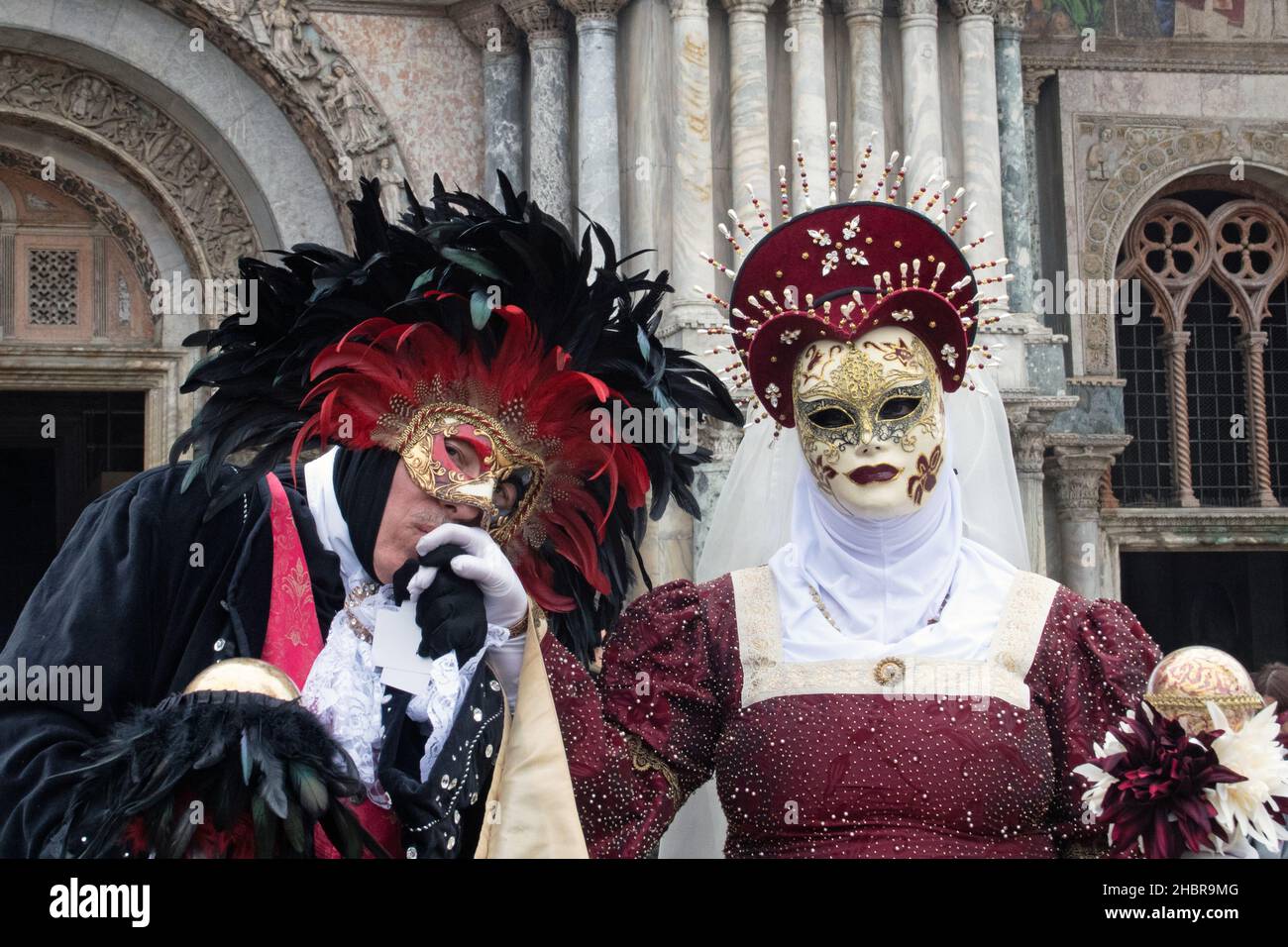 Venice carnival couple kiss hi-res stock photography and images - Alamy
