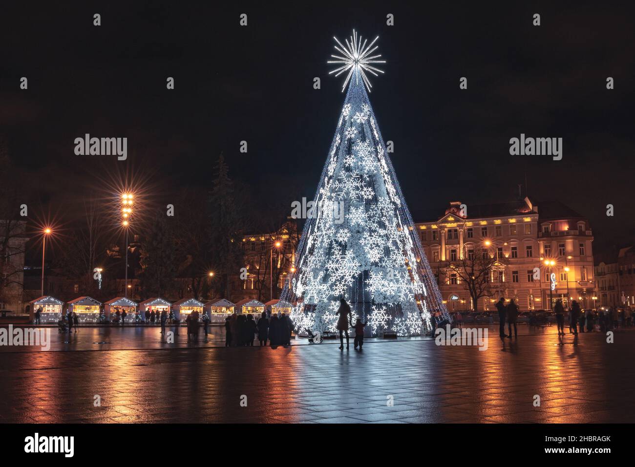 vilnius-lithuania-december-17th-2021-vilnius-main-christmas-tree