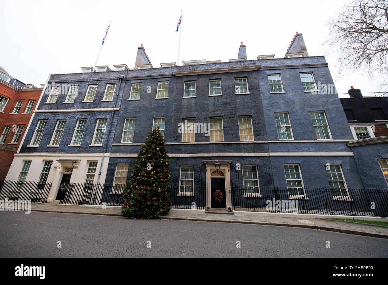 10 Downing Street GV General View with the Christmas Tree in the street during December 2021. Stock Photo