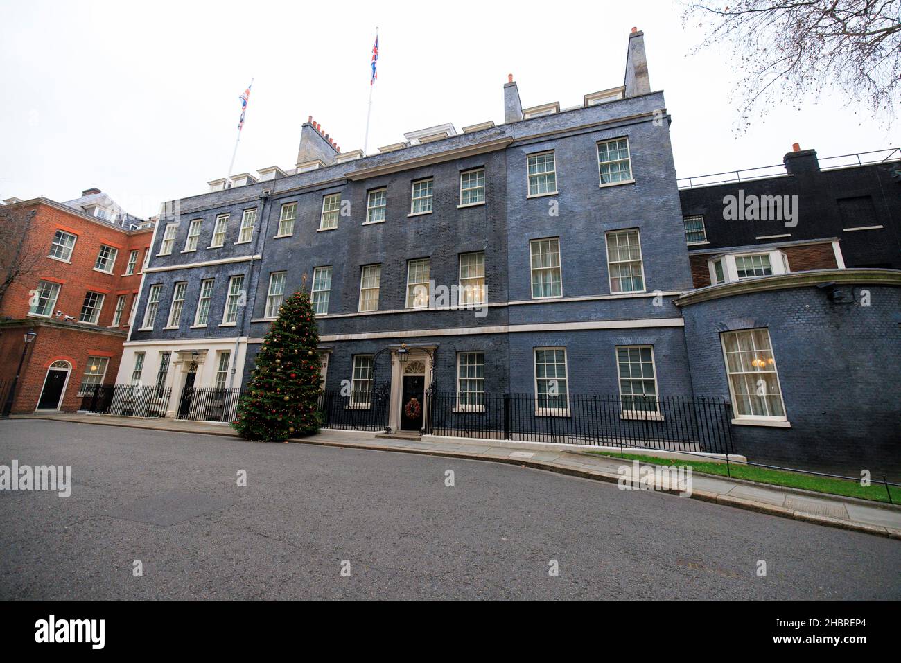 10 Downing Street GV General View with the Christmas Tree in the street during December 2021. Stock Photo