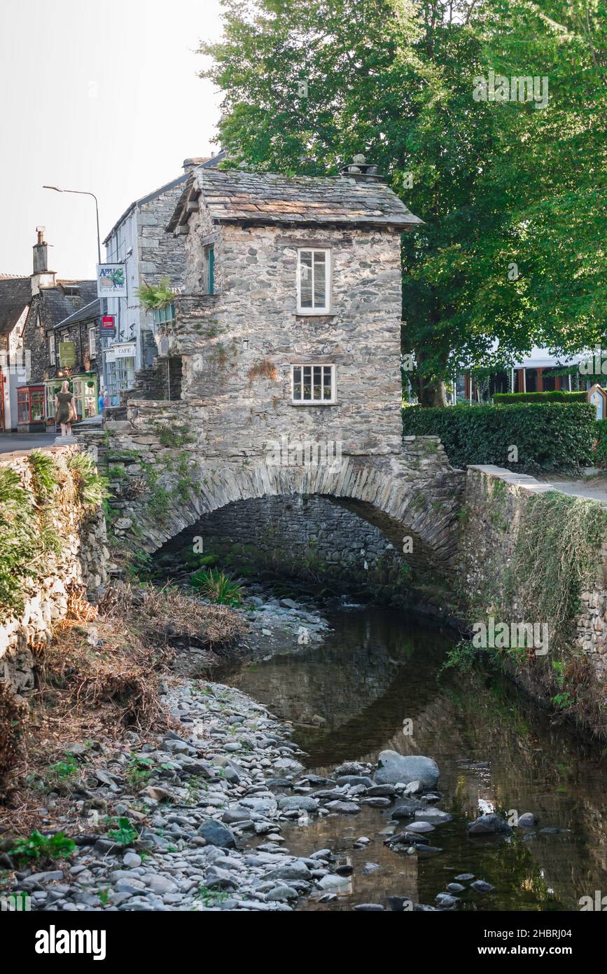 Bridge House Ambleside, view in summer of Bridge House, an historic bridge/summerhouse spanning Stock Ghyll, the town's small river, Cumbria, England Stock Photo