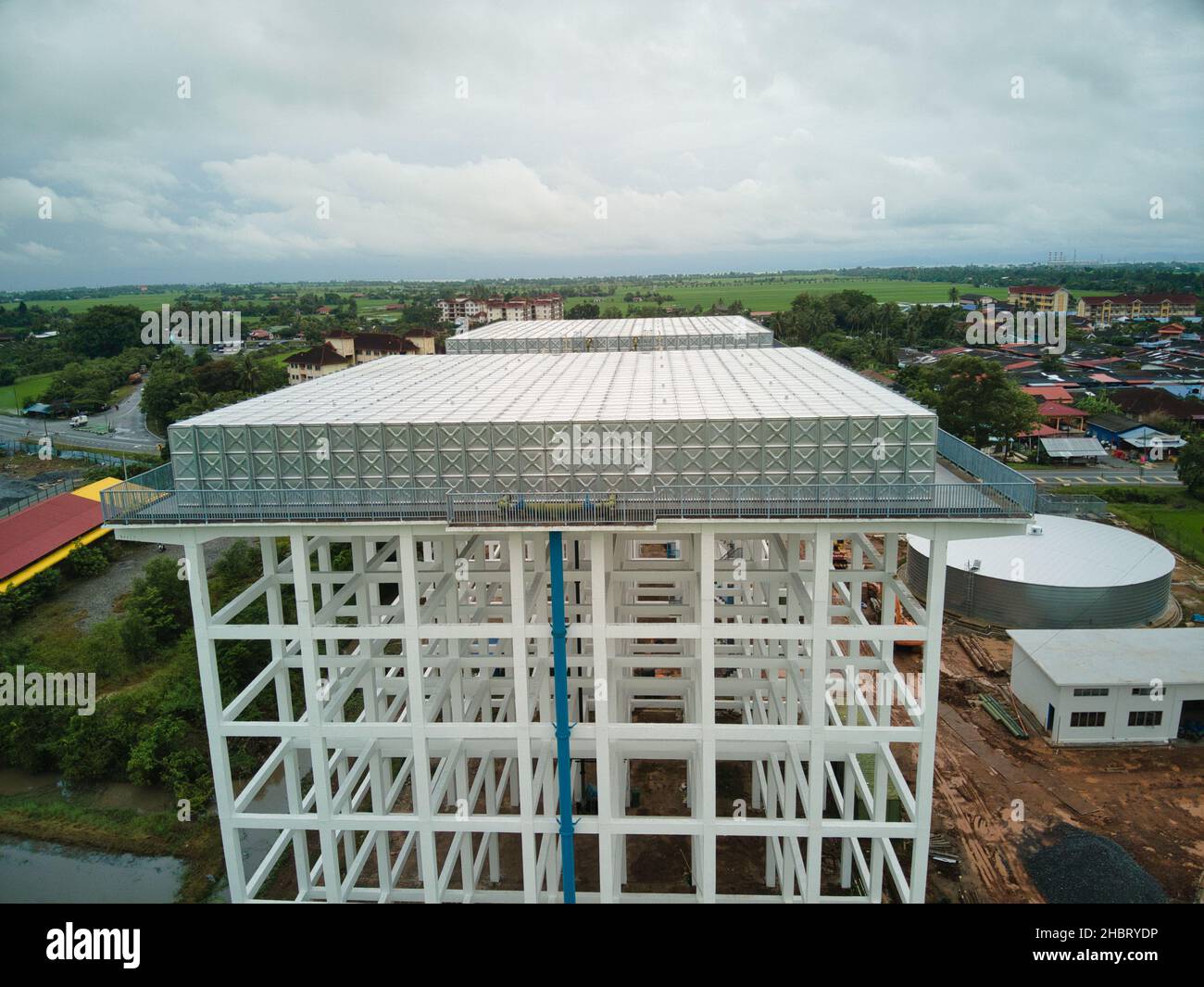elevated rectangle water tank Stock Photo Alamy
