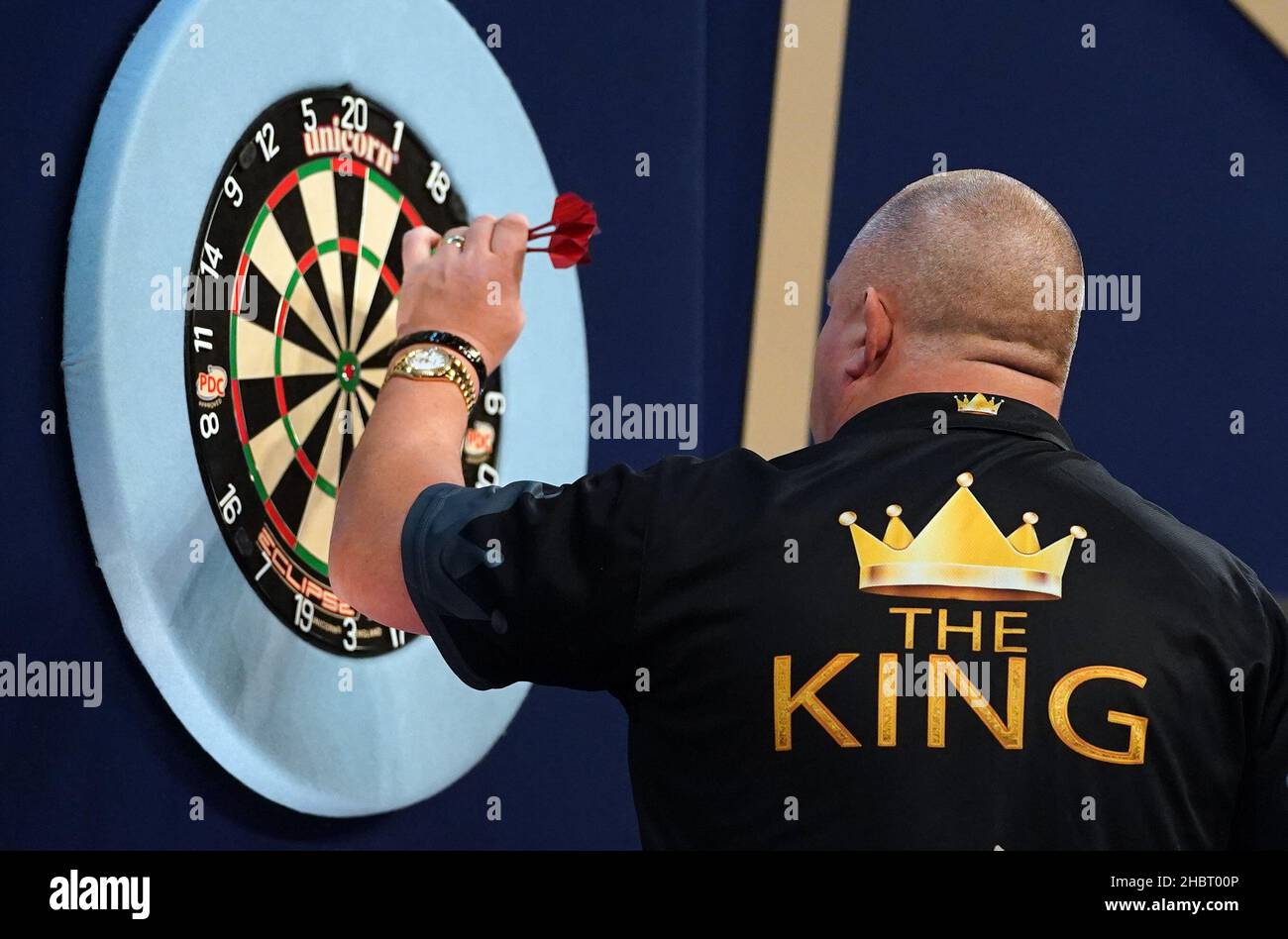 Mervyn King left with tears in his eyes as PDC darts crowd finally stop  booing him after a decade - Daily Star