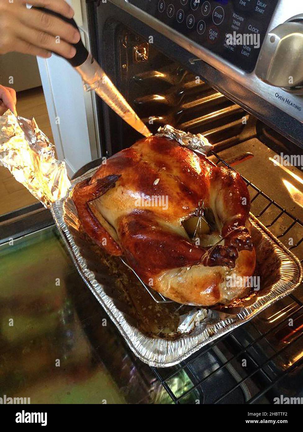 Basting a thanksgiving turkey hi-res stock photography and images - Alamy