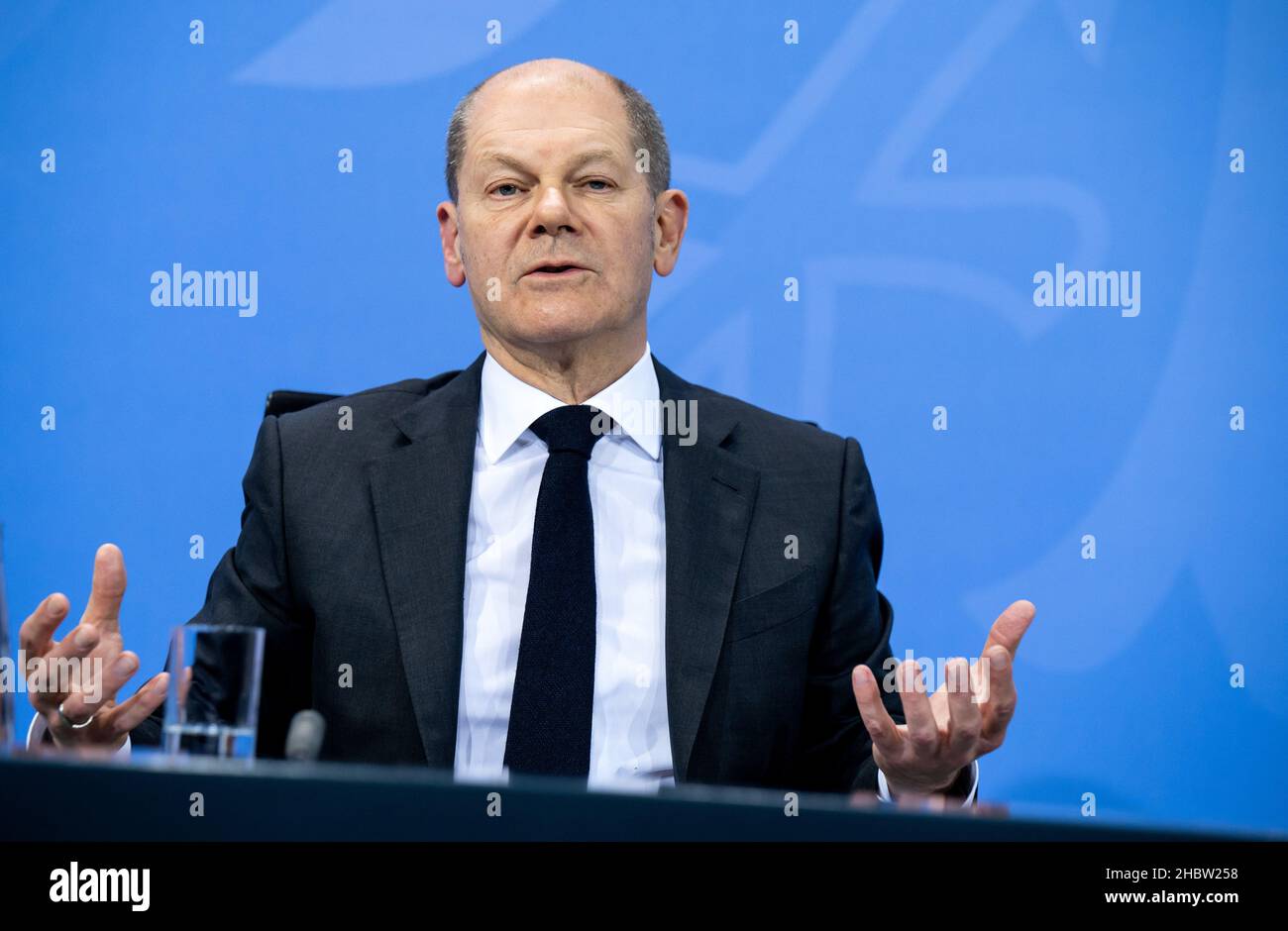 German Chancellor Olaf Scholz speaks at a news conference following a virtual meeting with Germany's federal state premiers to discuss the country's strategy against the spread of the coronavirus disease (COVID-19) pandemic, in Berlin, Germany December 21, 2021. Bernd von Jutrczenka/Pool via REUTERS Stock Photo