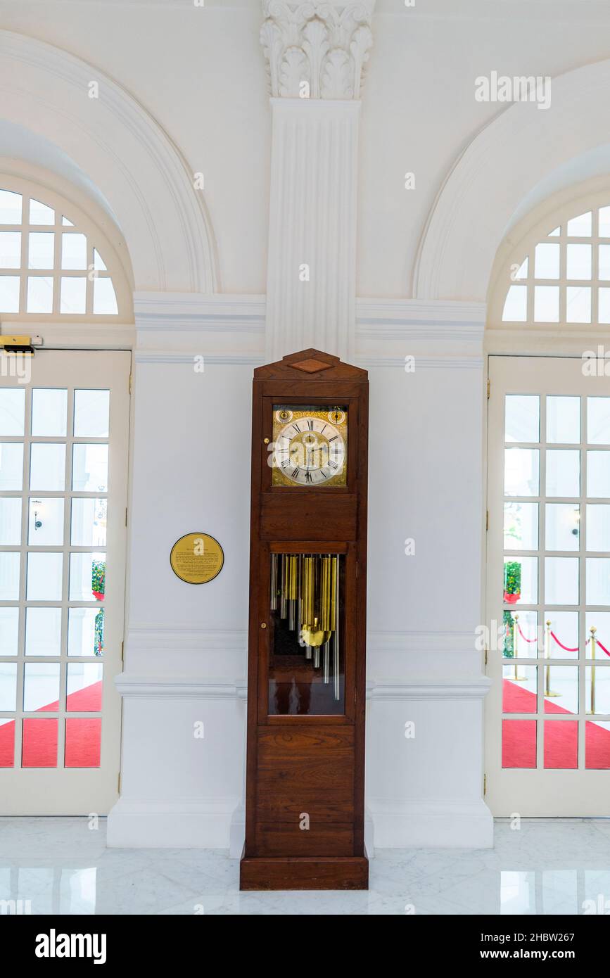 Grandfather clock in the Raffles Hotel Singapore Stock Photo Alamy
