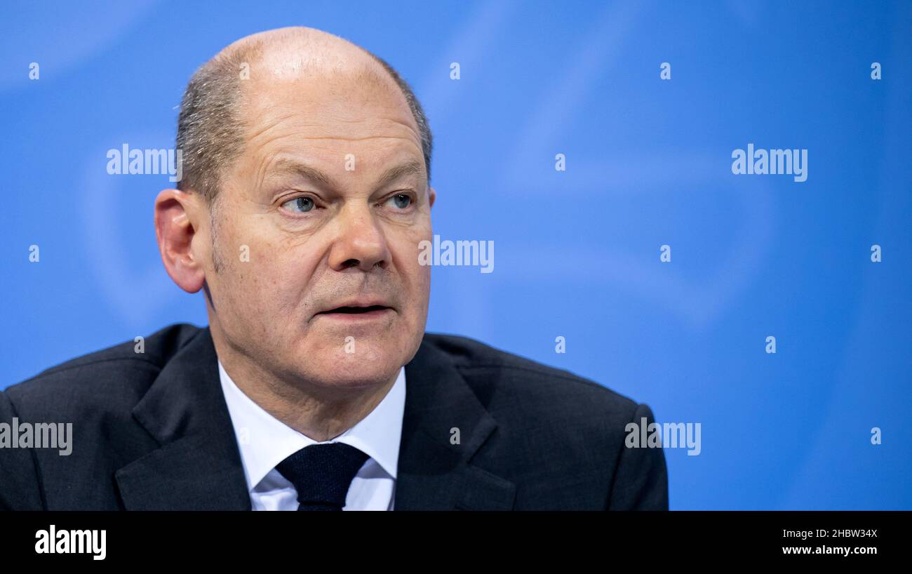 German Chancellor Olaf Scholz attends a news conference following a virtual meeting with Germany's federal state premiers to discuss the country's strategy against the spread of the coronavirus disease (COVID-19) pandemic, in Berlin, Germany December 21, 2021. Bernd von Jutrczenka/Pool via REUTERS Stock Photo