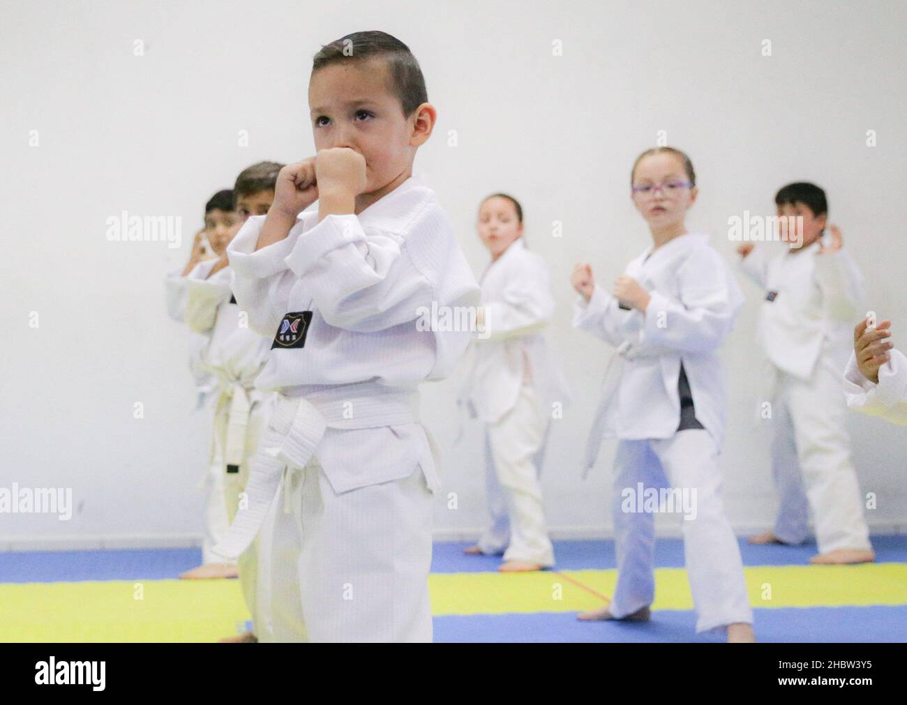 kids karate class, martial arts © niños en clase de Karate, Stock Photo - Alamy