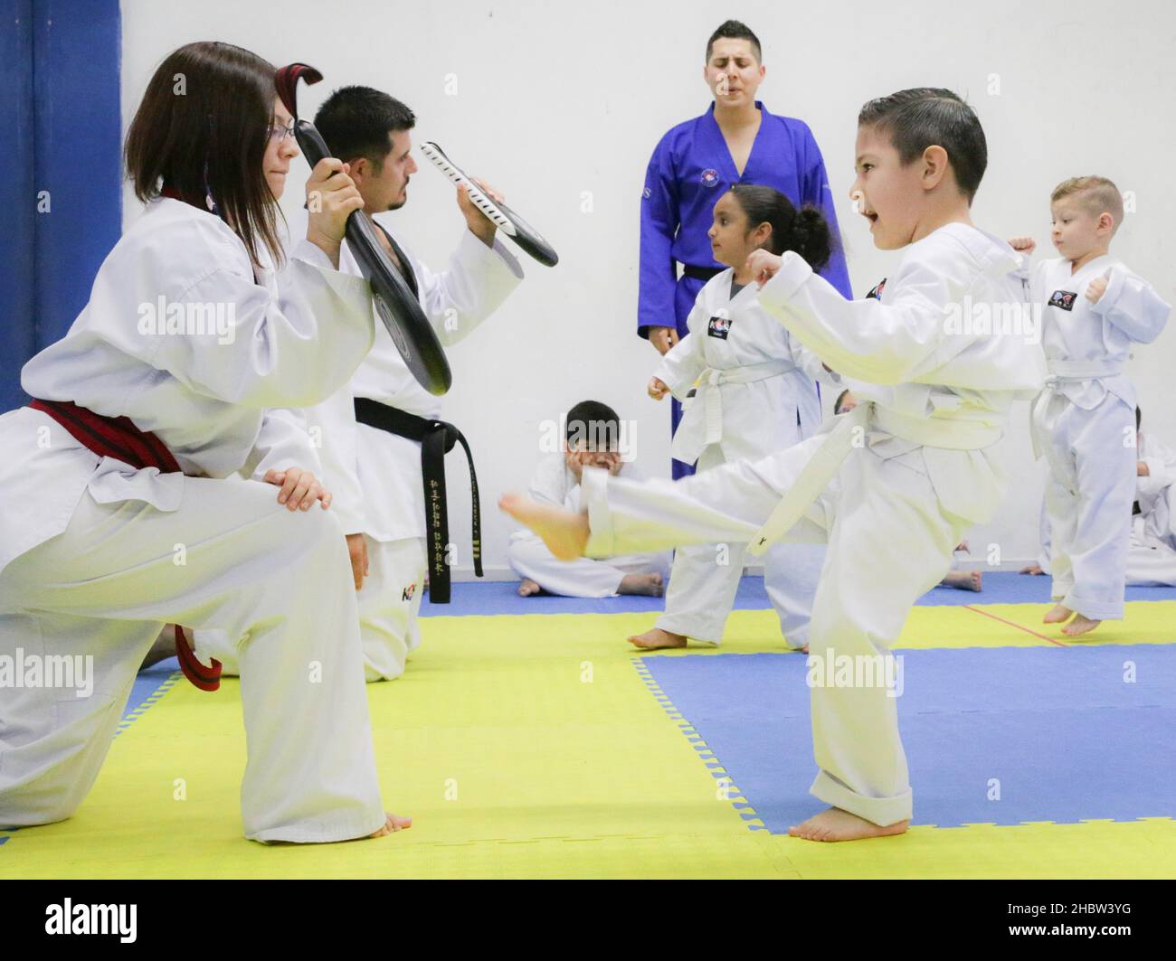 kids karate class, martial arts © niños en clase de Karate, Stock Photo - Alamy