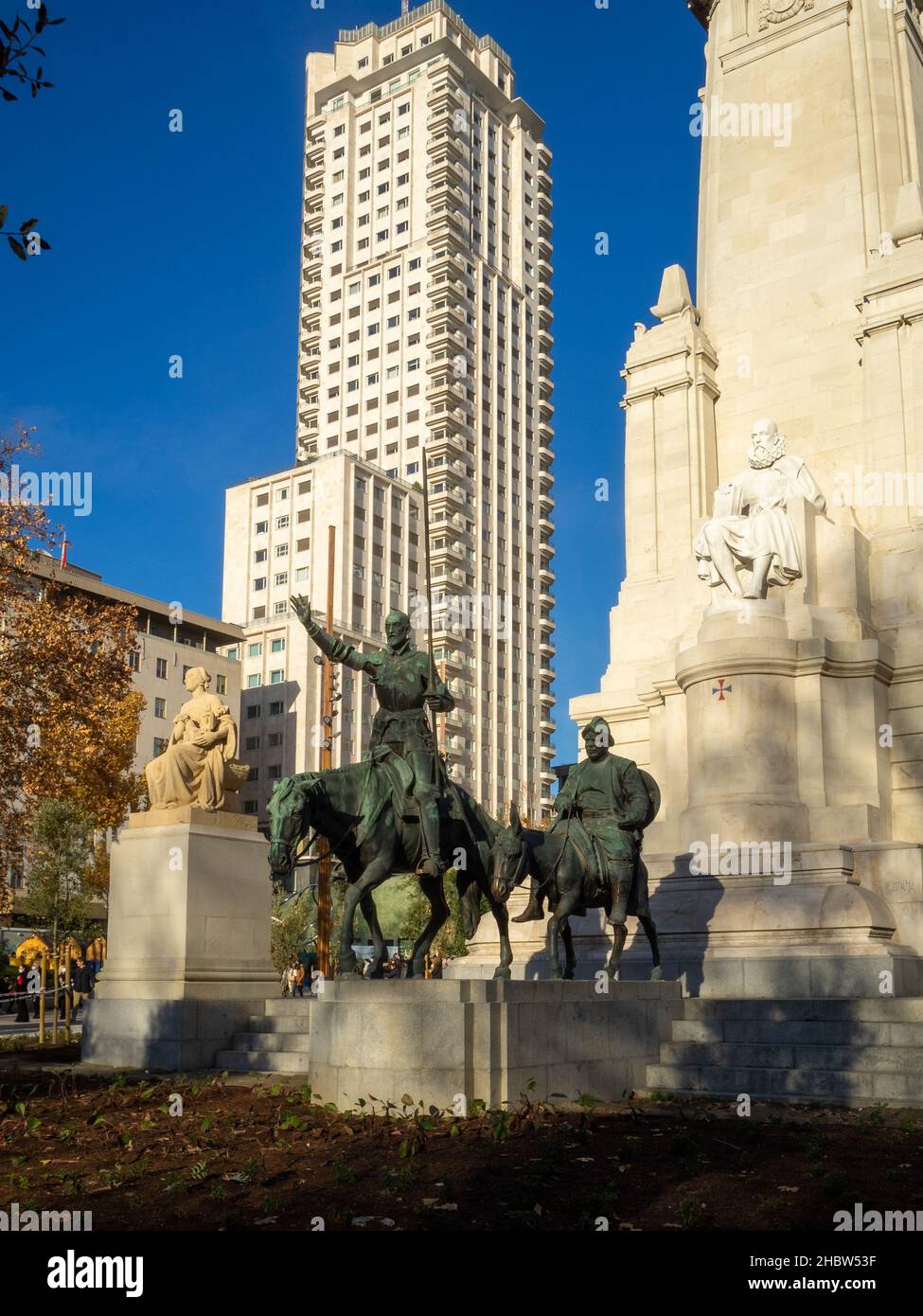 Don Quixote and Sancho Panza, bronze statues, in the Cervantes Monument