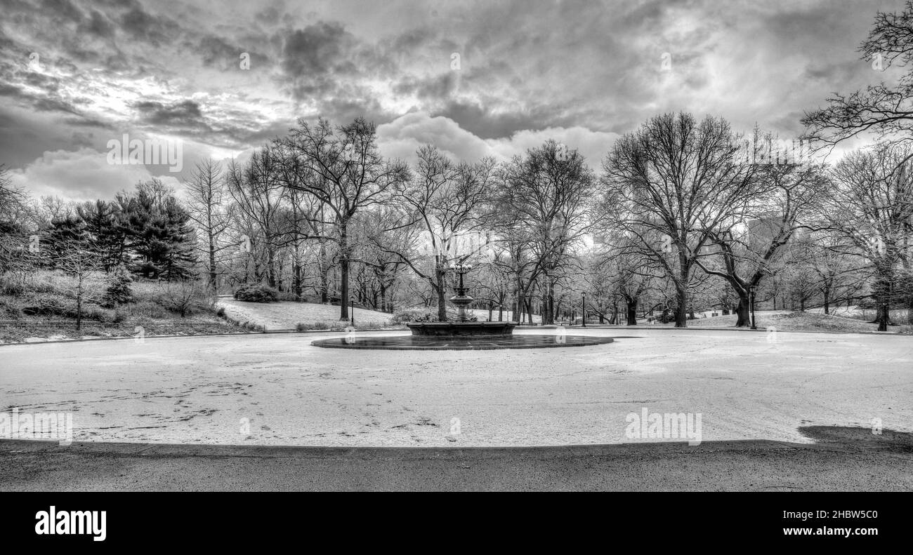 Central Park in winter after heavy snow storm, New York City Stock ...