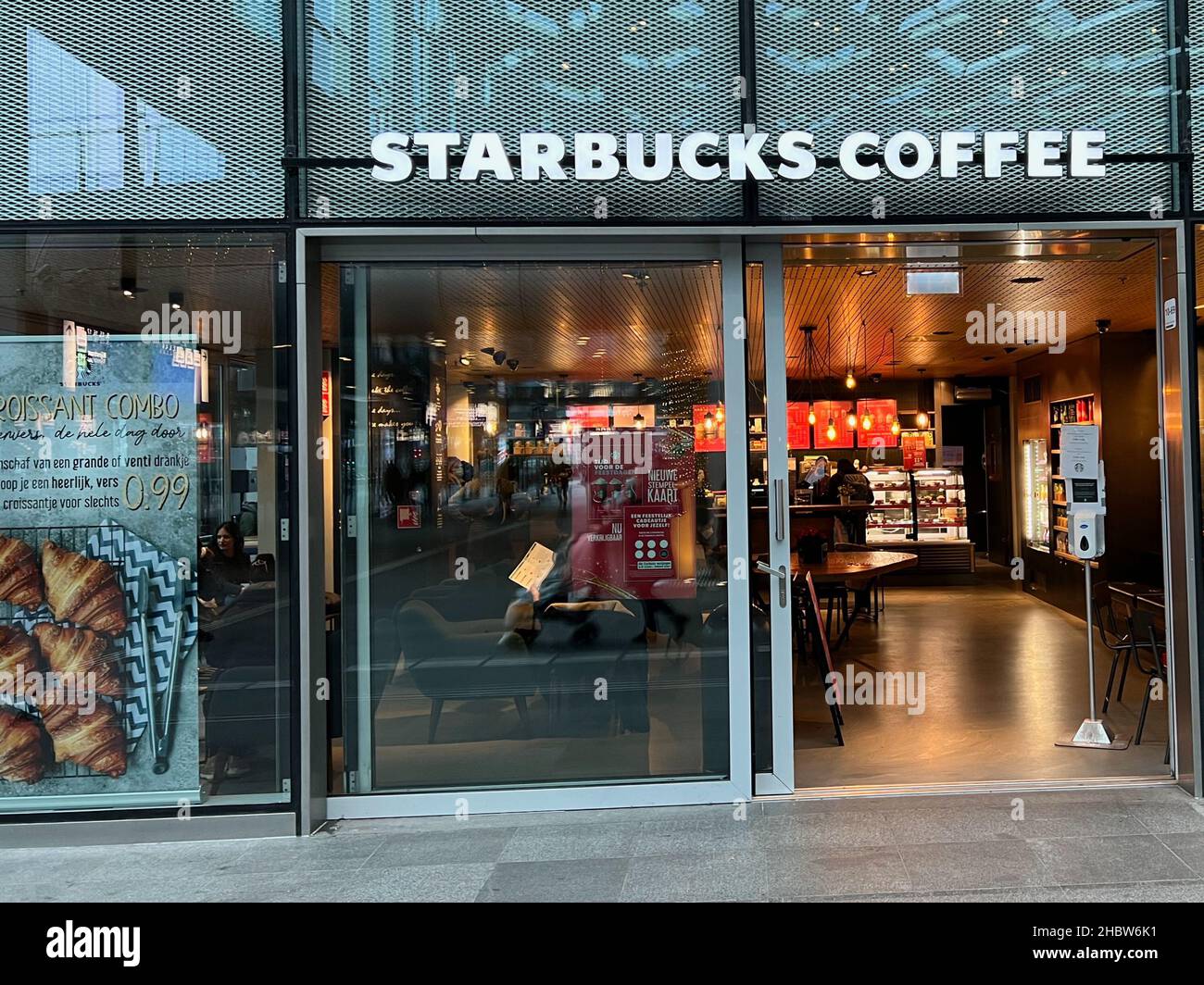 the-hague-netherlands-15th-dec-2021-starbucks-den-haag-centraal