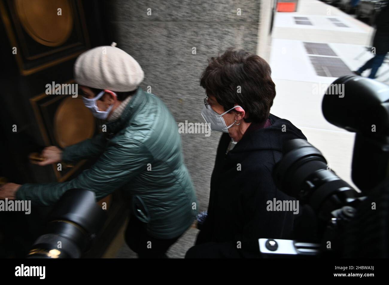 Twin sisters Isabel and Christine Maxwell (left to right not known) arrive at the federal courthouse in the Southern District of New York for the trial of their sibling Ghislaine Maxwell. A jury has begun its deliberations over whether the British socialite is a dangerous predator who recruited teenagers to be sexually abused by financier Jeffrey Epstein, as prosecutors claim. Picture date: Tuesday December 21, 2021. Stock Photo
