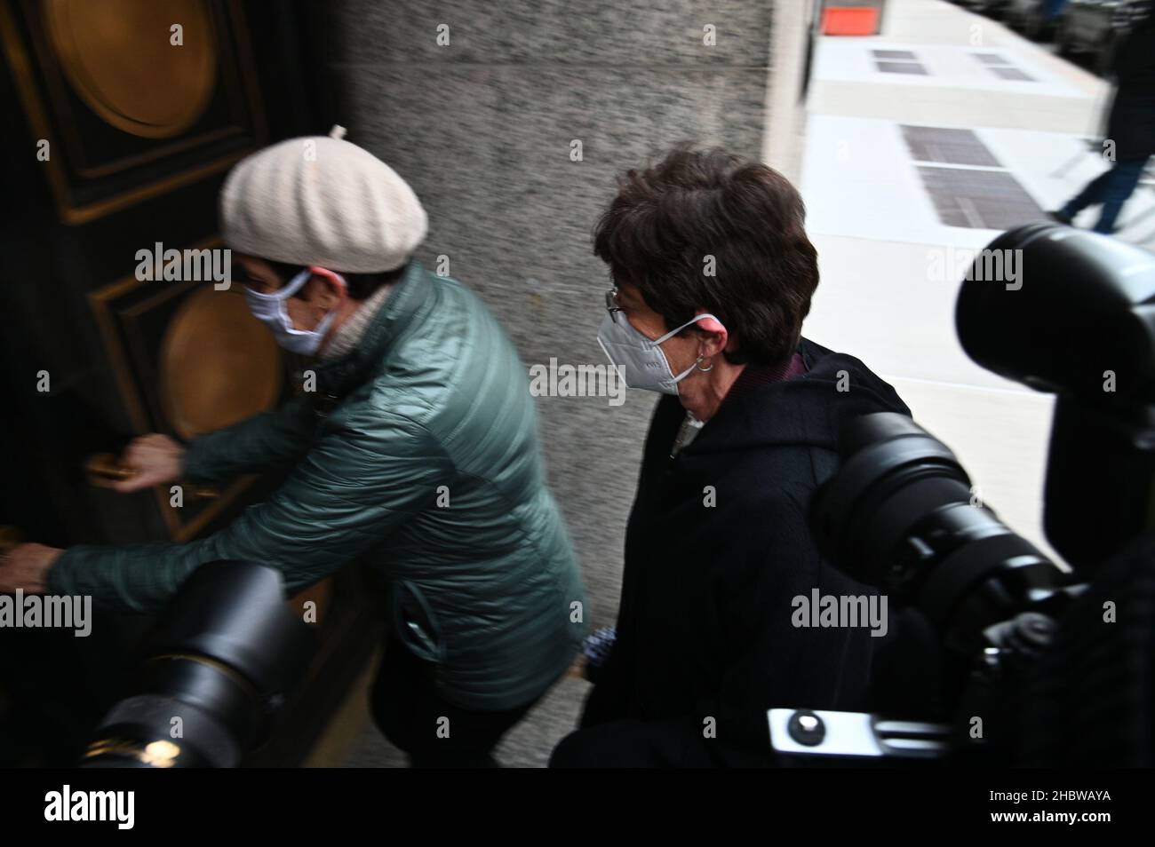 Twin sisters Isabel and Christine Maxwell (left to right) arrive at the federal courthouse in the Southern District of New York for the trial of their sibling Ghislaine Maxwell. A jury has begun its deliberations over whether the British socialite is a dangerous predator who recruited teenagers to be sexually abused by financier Jeffrey Epstein, as prosecutors claim. Picture date: Tuesday December 21, 2021. Stock Photo