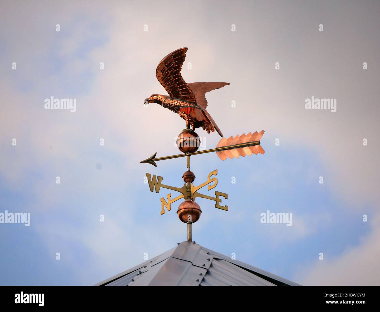 Weather vane points north south hires stock photography and images Alamy