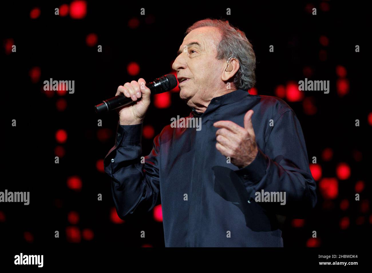 Madrid, Spain. 21st Dec, 2021. Jose Luis Perales the singer seen during his performance at the concert at the Wizink Center. Credit: SOPA Images Limited/Alamy Live News Stock Photo