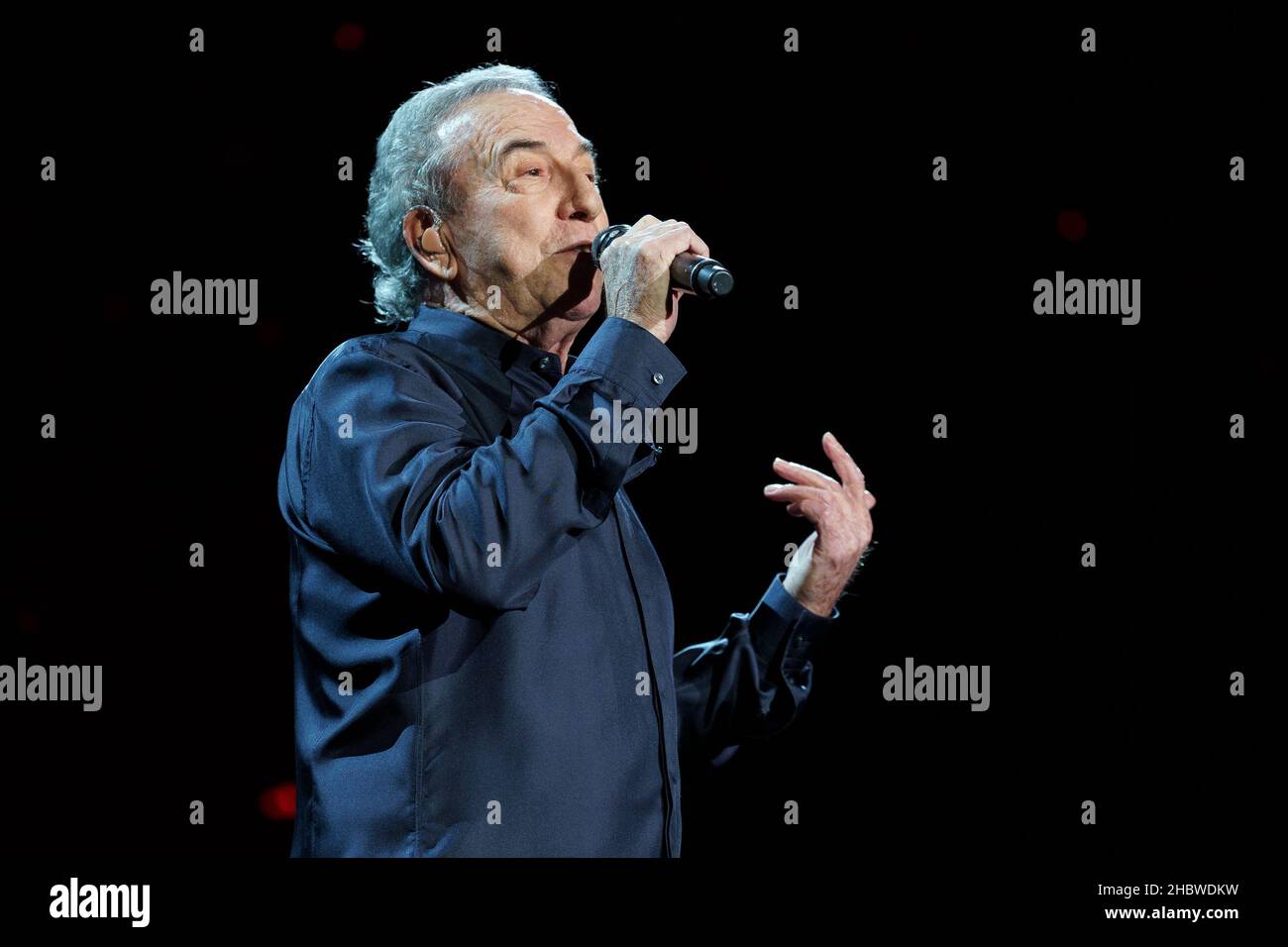 Madrid, Spain. 21st Dec, 2021. Jose Luis Perales the singer seen during his performance at the concert at the Wizink Center. (Photo by Atilano Garcia/SOPA Images/Sipa USA) Credit: Sipa USA/Alamy Live News Stock Photo