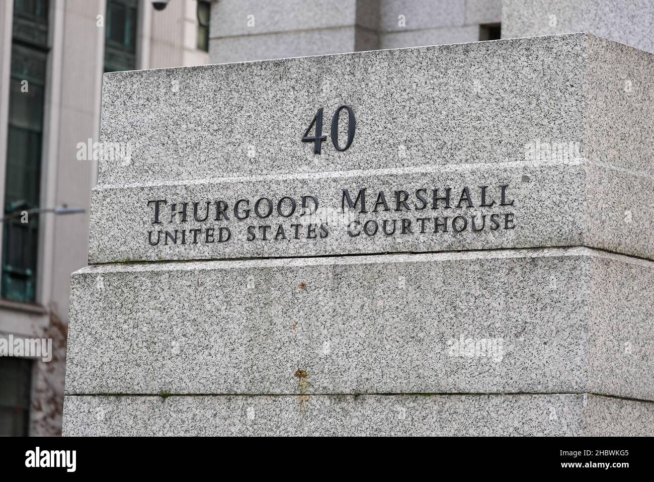 Atmosphere outside the Thurgood Marshall United States Courthouse in Manhattan as the jury deliberates in New York City. The 59-year-old Ghislaine Maxwell is accused of helping the financier Jeffrey Epstein recruit and sexually abuse four underage girls for years. If convicted the British socialite could face up to 80 years in prison. (Photo by John Nacion / SOPA Images/Sipa USA) Stock Photo