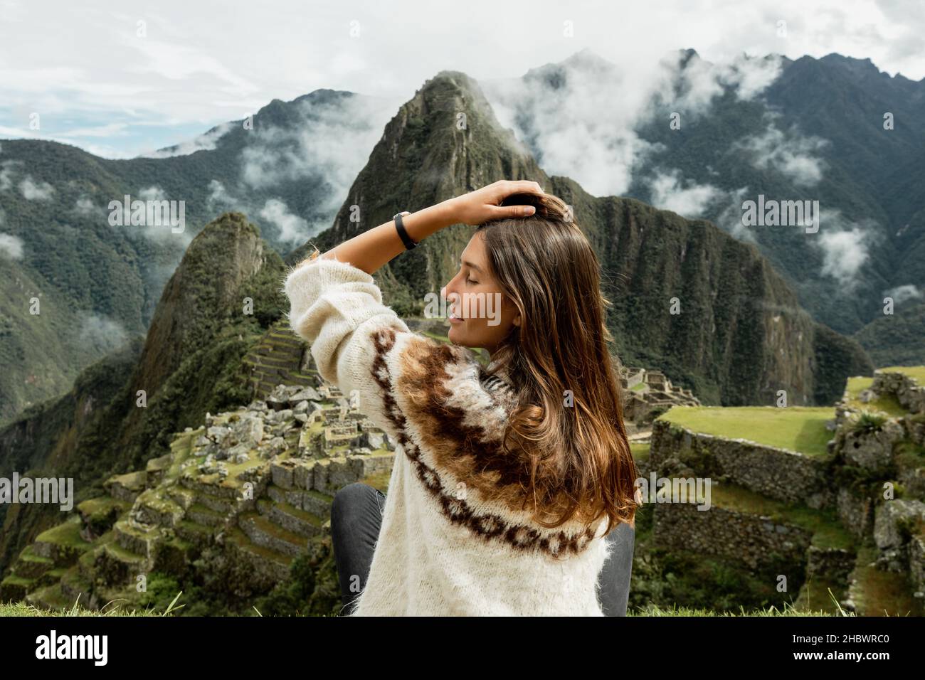 Machu pichu woman hi-res stock photography and images - Alamy