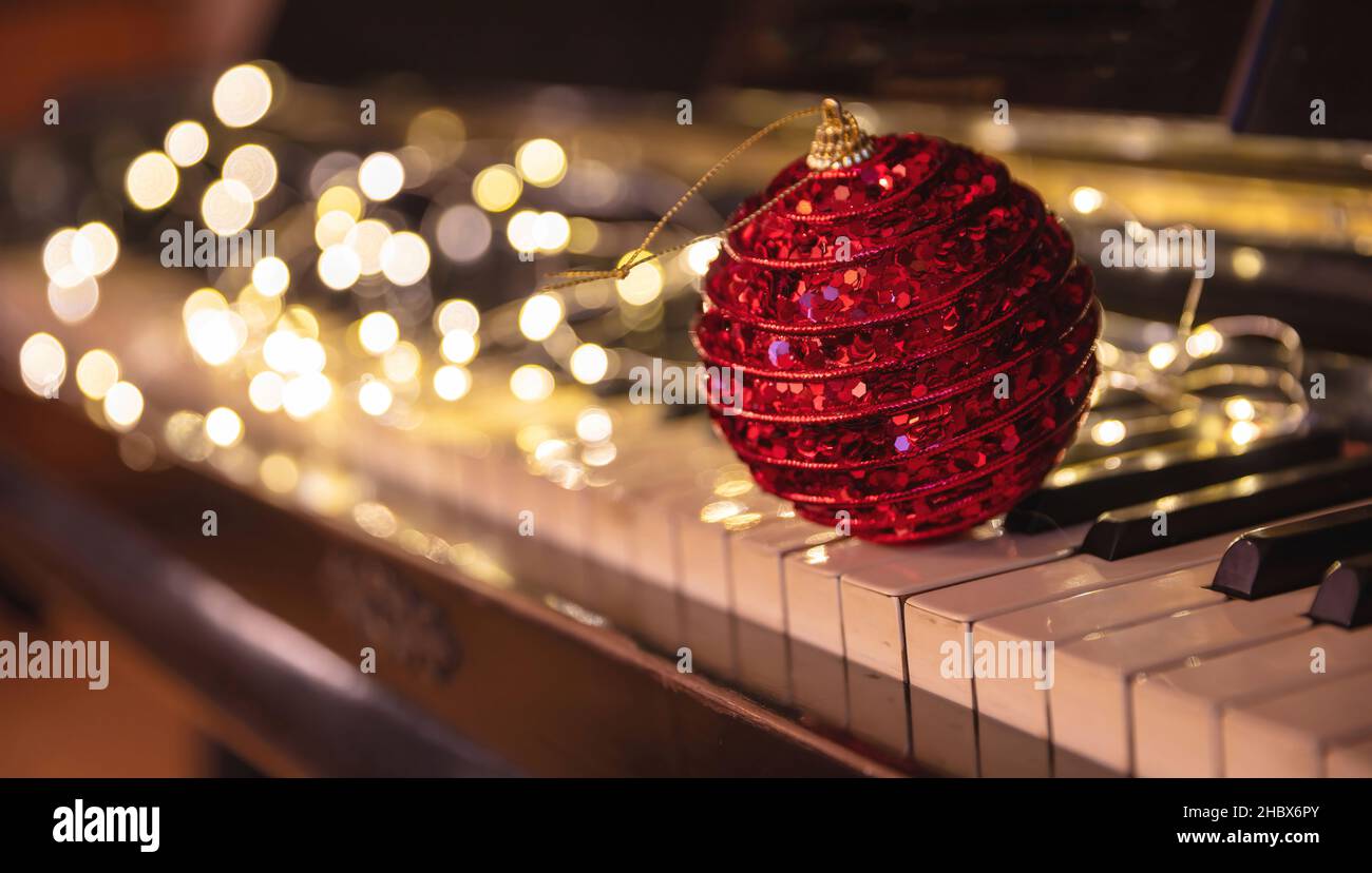 White party lights hires stock photography and images Alamy