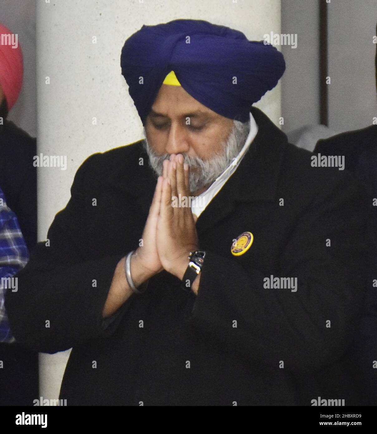 Amritsar, India. 21st Dec, 2021. AMRITSAR, INDIA - DECEMBER 21: Shiromani Akali Dal (SAD) president Sukhbir Singh Badal offers prayers in front of Guru Granth Sahib (Sikh Holy Book) during bhog ceremony of akhand path organised by Shiromani Gurdwara Parbandhak Committee (SGPC) in remorse for the sacrilege incident at Sri Manji Sahib Diwan Hall at Golden Temple Complex on December 21, 2021 in Amritsar, India. (Photo by Sameer Sehgal/Hindustan Times/Sipa USA) Credit: Sipa USA/Alamy Live News Stock Photo