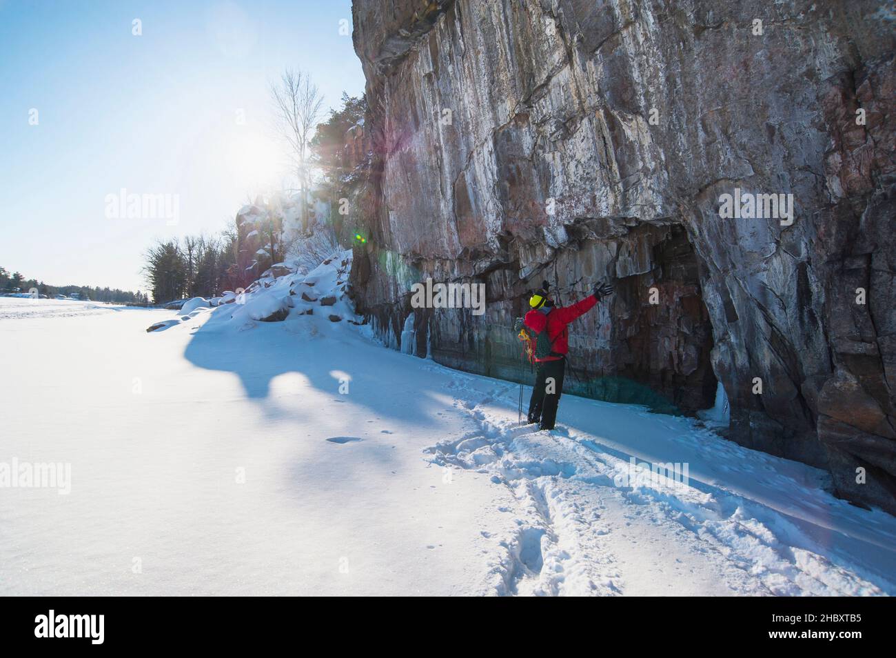 Ice cliff climber man hi-res stock photography and images - Alamy