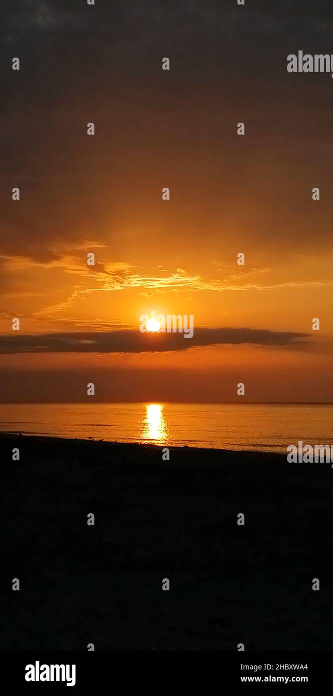 Vertical shot sun rising hi-res stock photography and images - Alamy