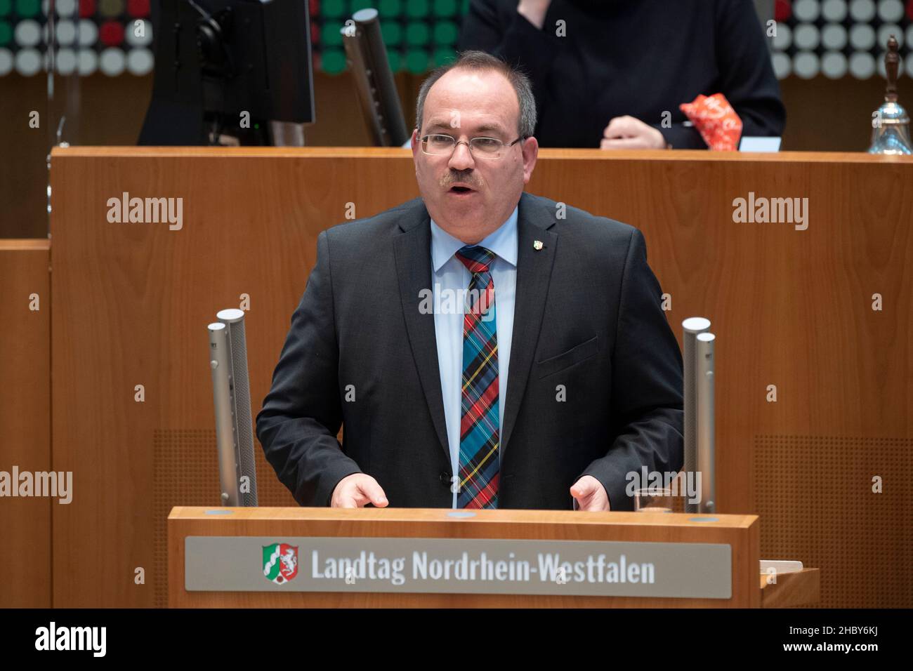 Duesseldorf, Deutschland. 16th Dec, 2021. Dr. Ralf NOLTEN, CDU  parliamentary group, in his speech debate on the subject of \