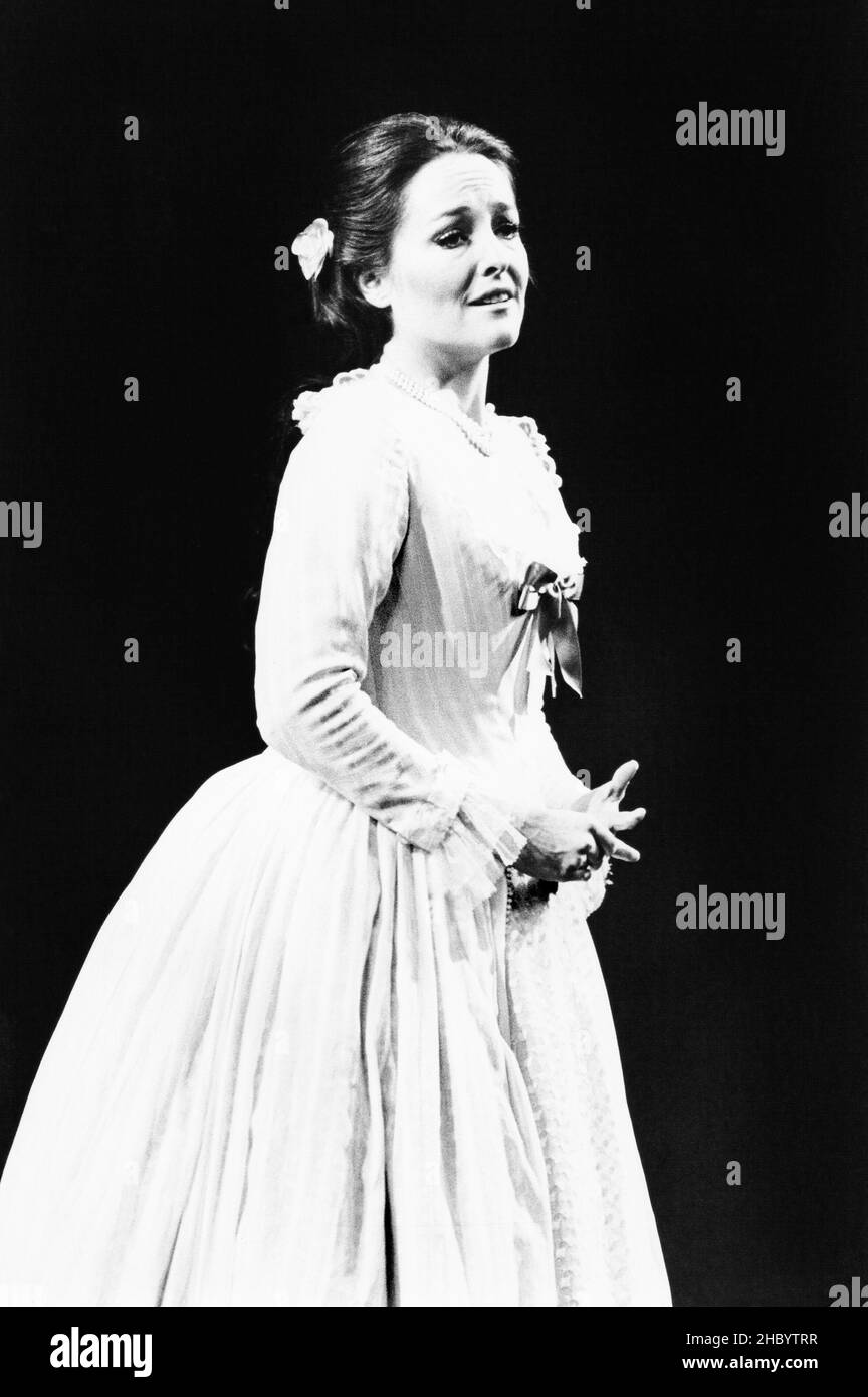Frederica von Stade (Charlotte) in WERTHER by Massenet at the The Royal Opera, Covent Garden, London WC2  21/01/1980  a co-production with English National Opera  conductor: Colin Davis  set design: Stefanos Lazaridis  costumes: Michael Stennett  director: John Copley Stock Photo