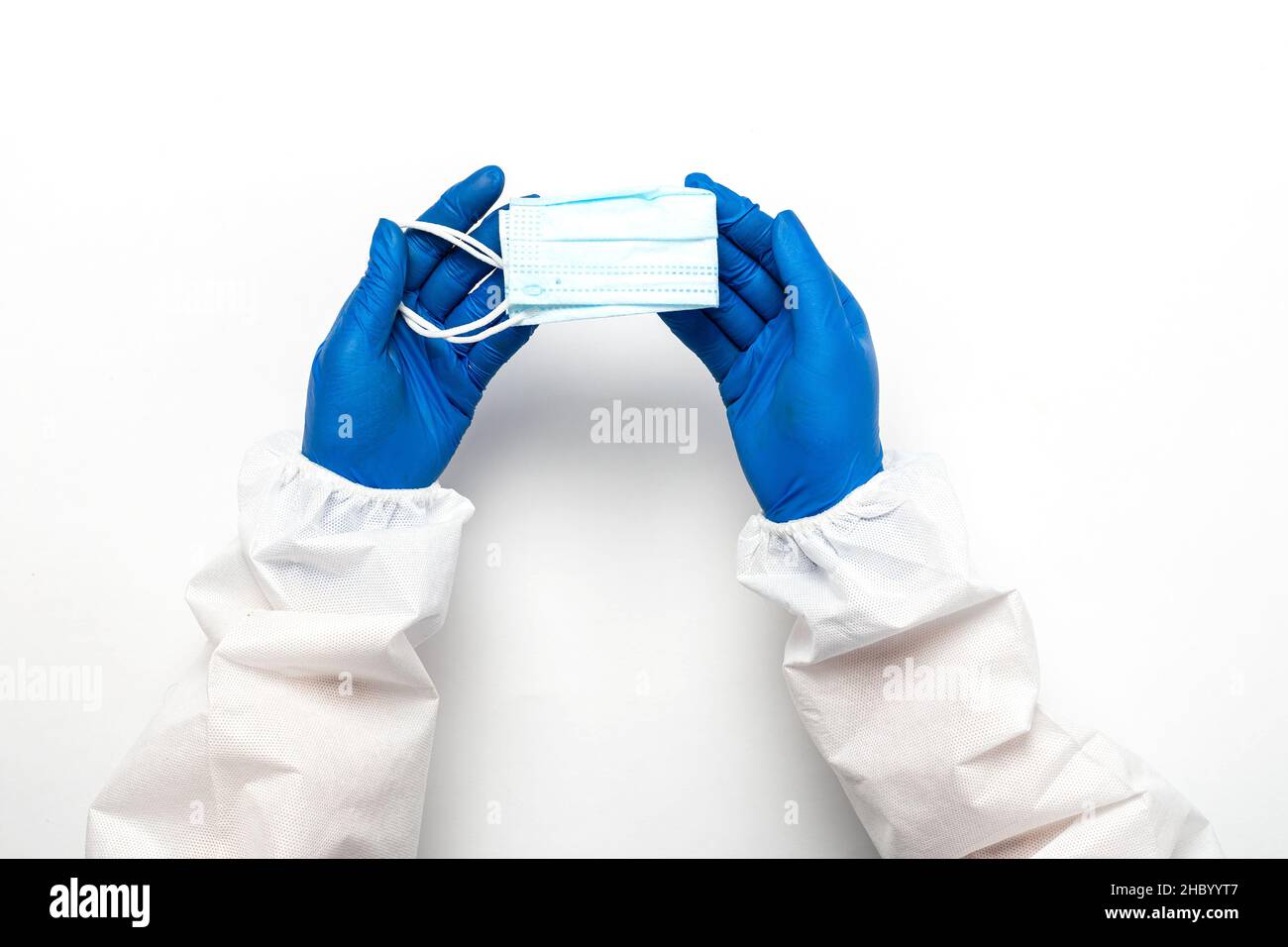 The correct way to discard a used face mask. Step-by-step instruction ...