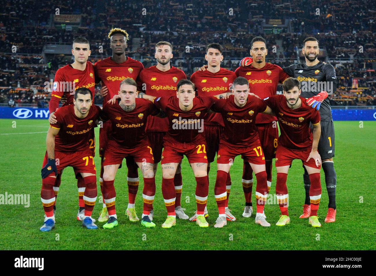 AS Roma team during the Italian Football Championship League A 2021/2022  match between AS Roma vs UC Sampdoria at the Olimpic Stadium in Rome on 22  December 2021 Stock Photo - Alamy