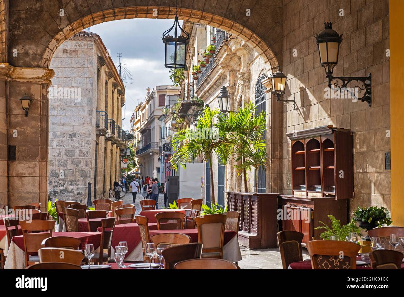 Restaurant at Plaza de San Francisco de Asís / Saint Francis of Assisi Square in the colonial city centre Old Havana, La Habana on the island Cuba Stock Photo