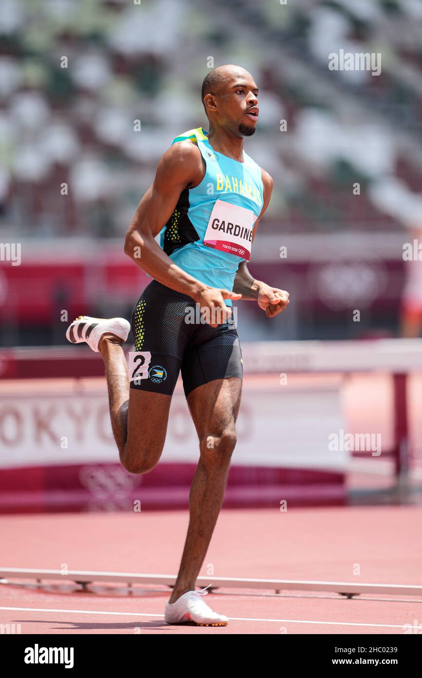 Steven Gardiner competing in the 400 meters of the 2020 Tokyo Olympics ...