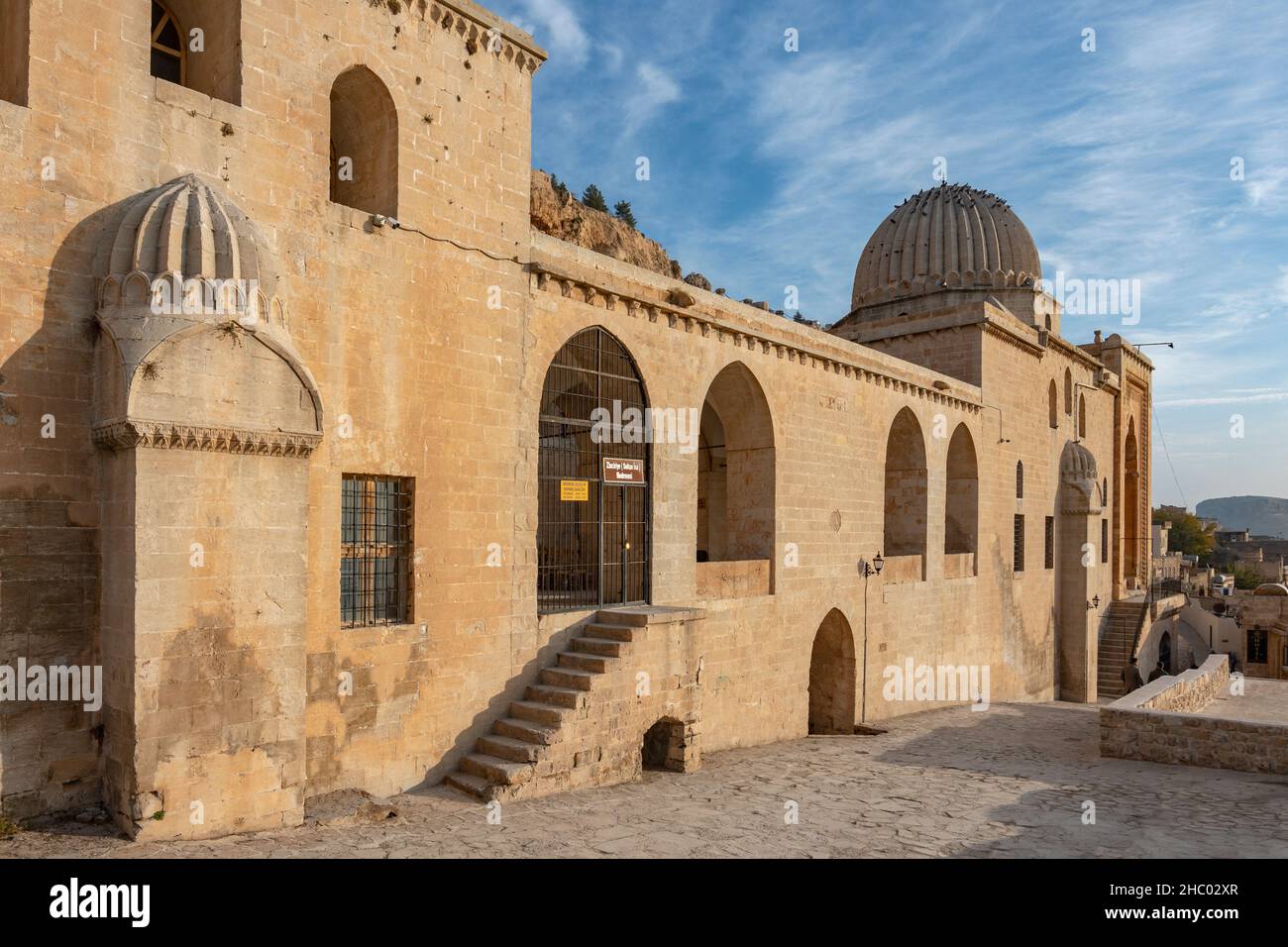 zinciriye-madrasa-sultan-isa-madrasa-artuqid-dynasty-in-the