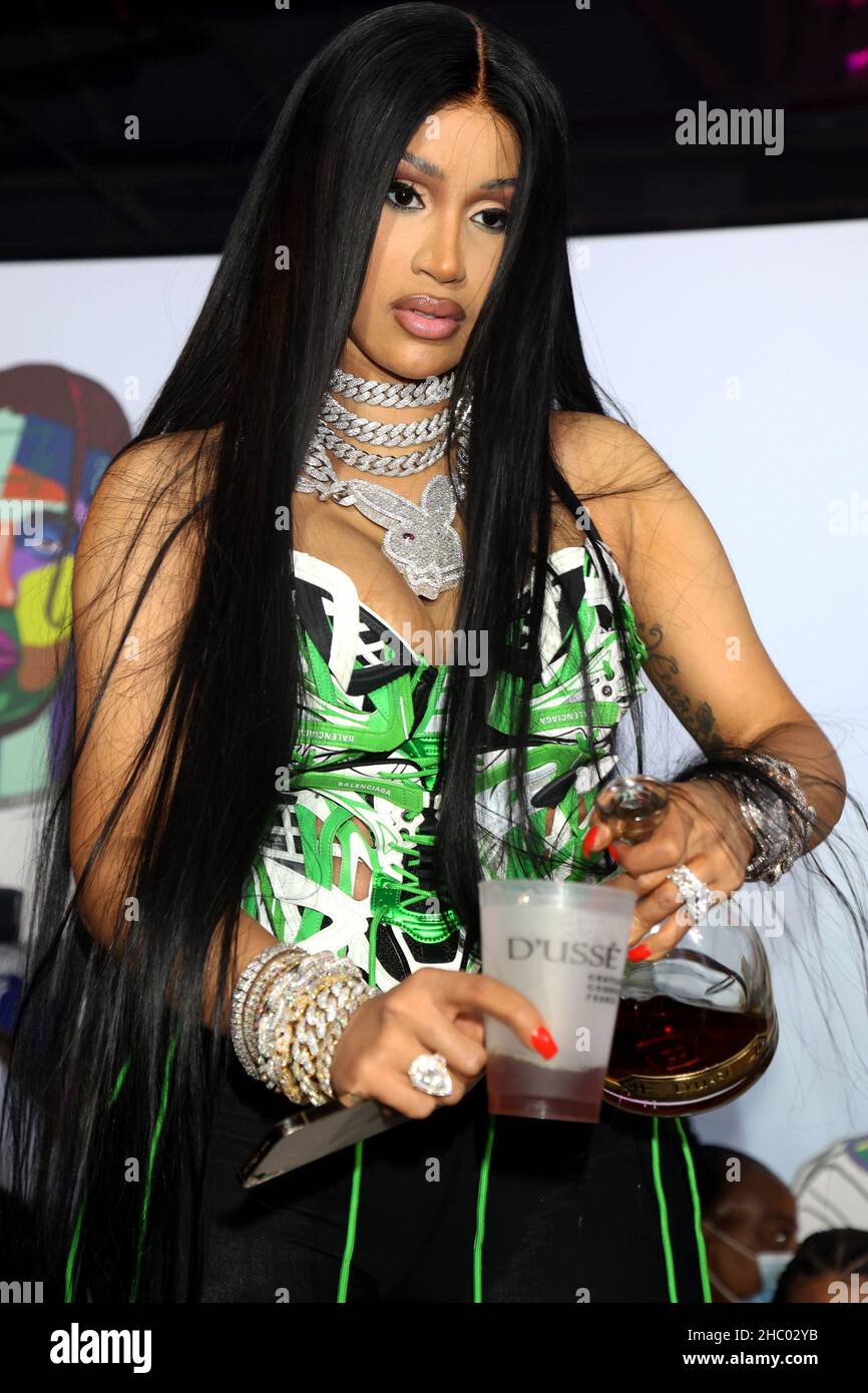 Los Angeles, Ca. 21st Dec, 2021. Cardi B at Offset's 30th Birthday Party hosted by Cardi B at Sneakertopia LA in Los Angeles, California on December 21, 2021. Credit: Walik Goshorn/Media Punch/Alamy Live News Stock Photo