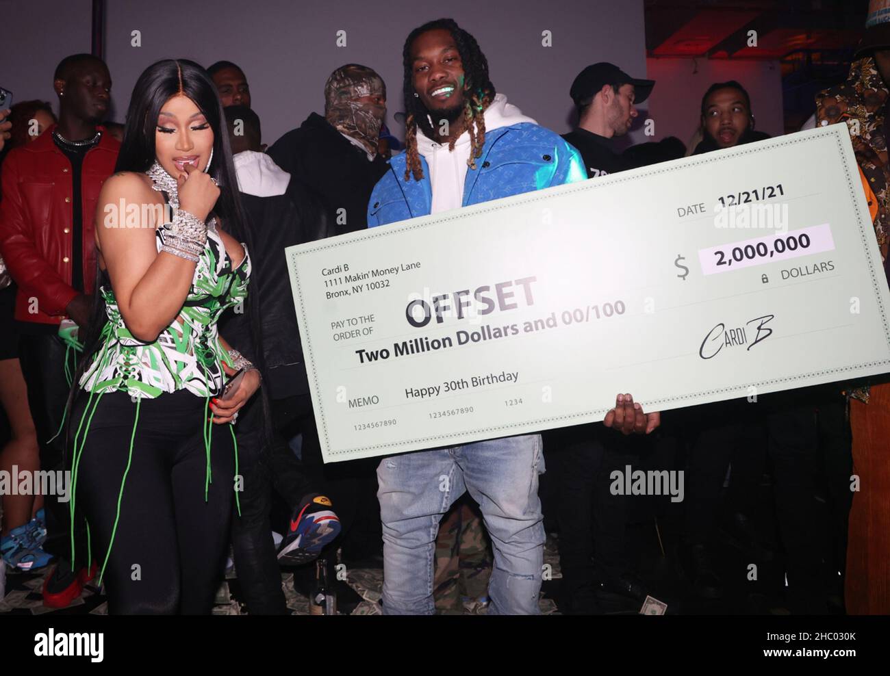Los Angeles, Ca. 21st Dec, 2021. Cardi B presents Offset with his $2,000,000 gift at his 30th Birthday Party hosted by Cardi B at Sneakertopia LA in Los Angeles, California on December 21, 2021. Credit: Walik Goshorn/Media Punch/Alamy Live News Stock Photo