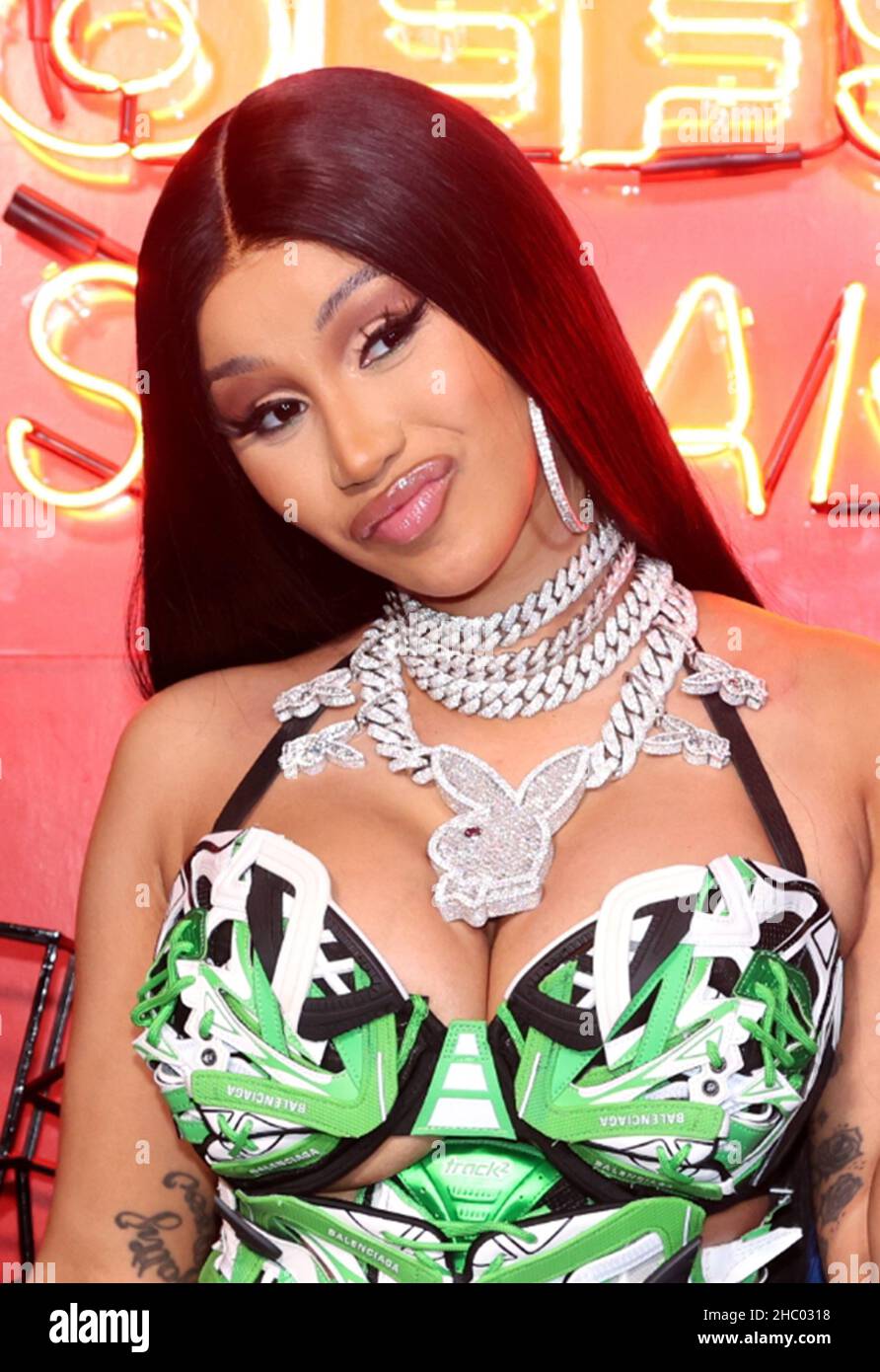 Los Angeles, Ca. 21st Dec, 2021. Cardi B at Offset's 30th Birthday Party hosted by Cardi B at Sneakertopia LA in Los Angeles, California on December 21, 2021. Credit: Walik Goshorn/Media Punch/Alamy Live News Stock Photo