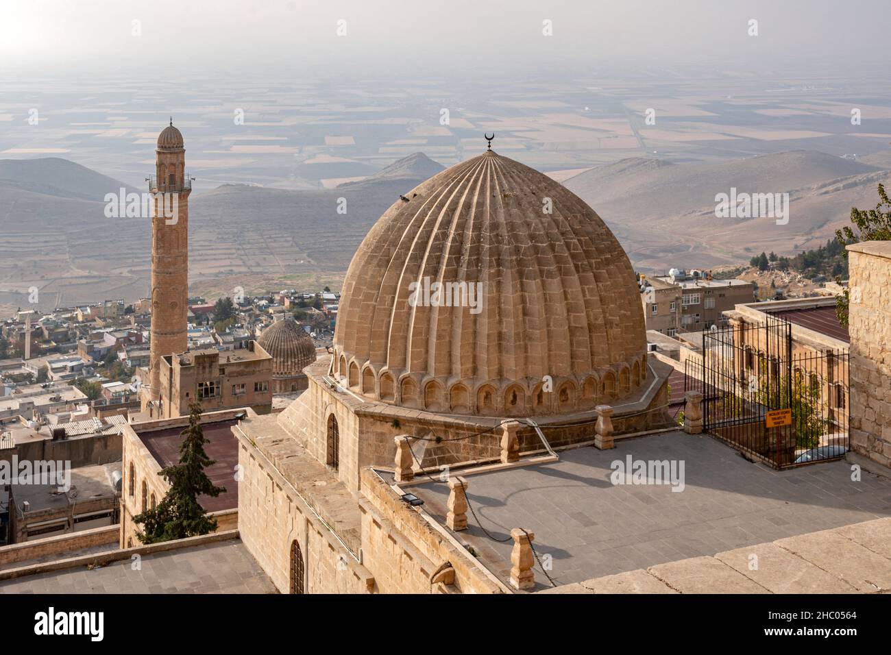 zinciriye-madrasa-sultan-isa-madrasa-artuqid-dynasty-in-the