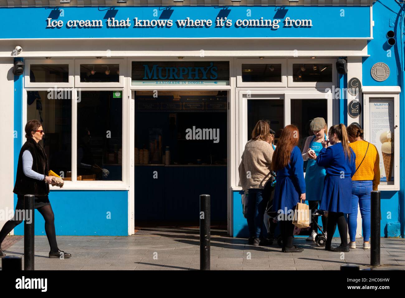 Murphy's ice cream workers offering free ice cream samples to passersby on Main Street Killarney, County Kerry, Ireland Stock Photo