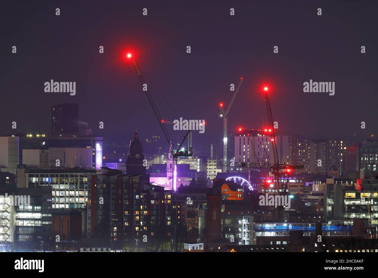 Tower cranes in leeds at night hires stock photography and images Alamy