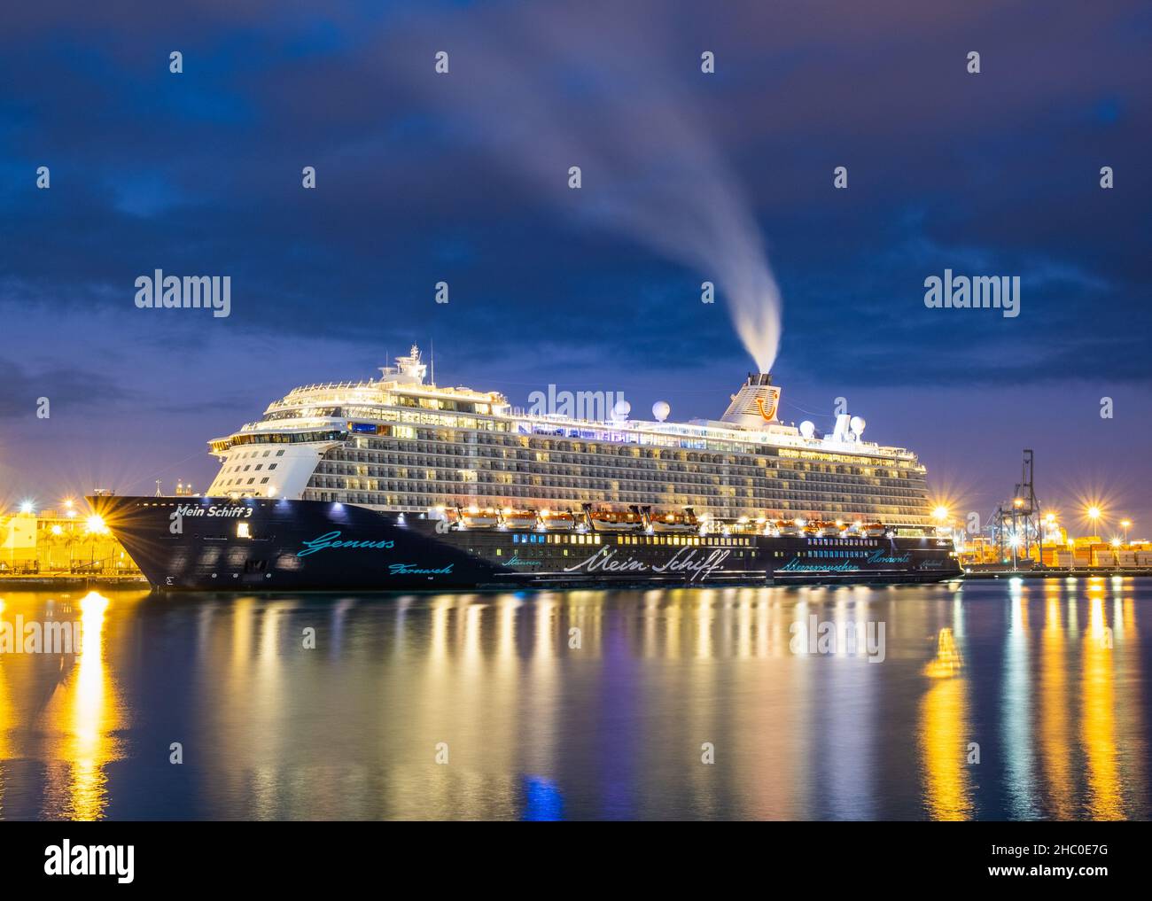 Gran Canaria, Canary Islands, Spain. 22nd December, 2021. TUI cruise ship, Mein Schiff 3 in Las Palmas port on Gran Canaria. With daily record Covid cases being reported in The Canary Islands (2,600), and 60,000 new cases in total in the whole of Spain in the previous 24hrs, it is being reported that face masks outdoors will be obligatory from Friday. Credit: Alan Dawson/Alamy Live News. Stock Photo