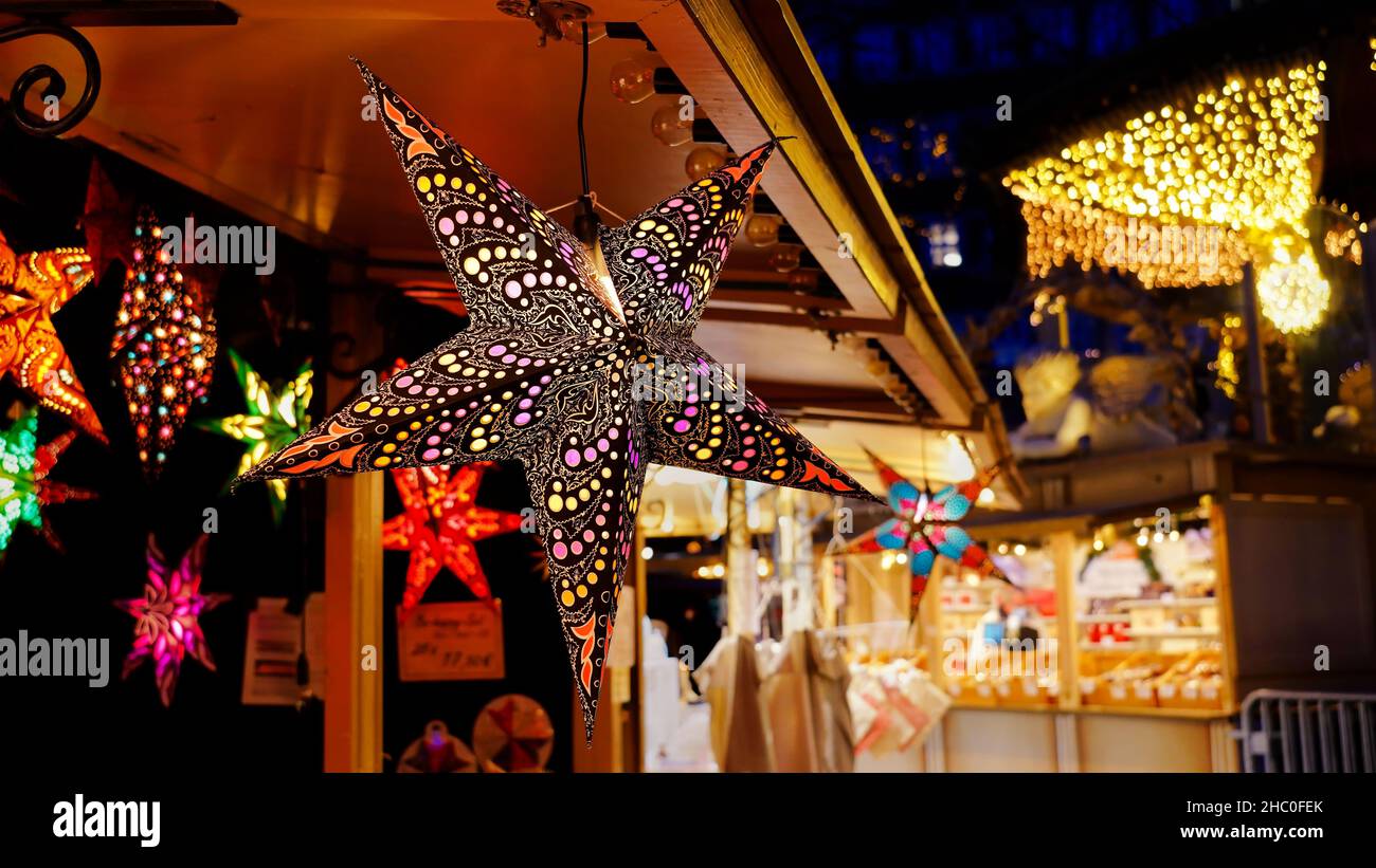 Illuminated Christmas star at the traditional 'Engelchen-Markt' Christmas market in Düsseldorf, Germany. Stock Photo