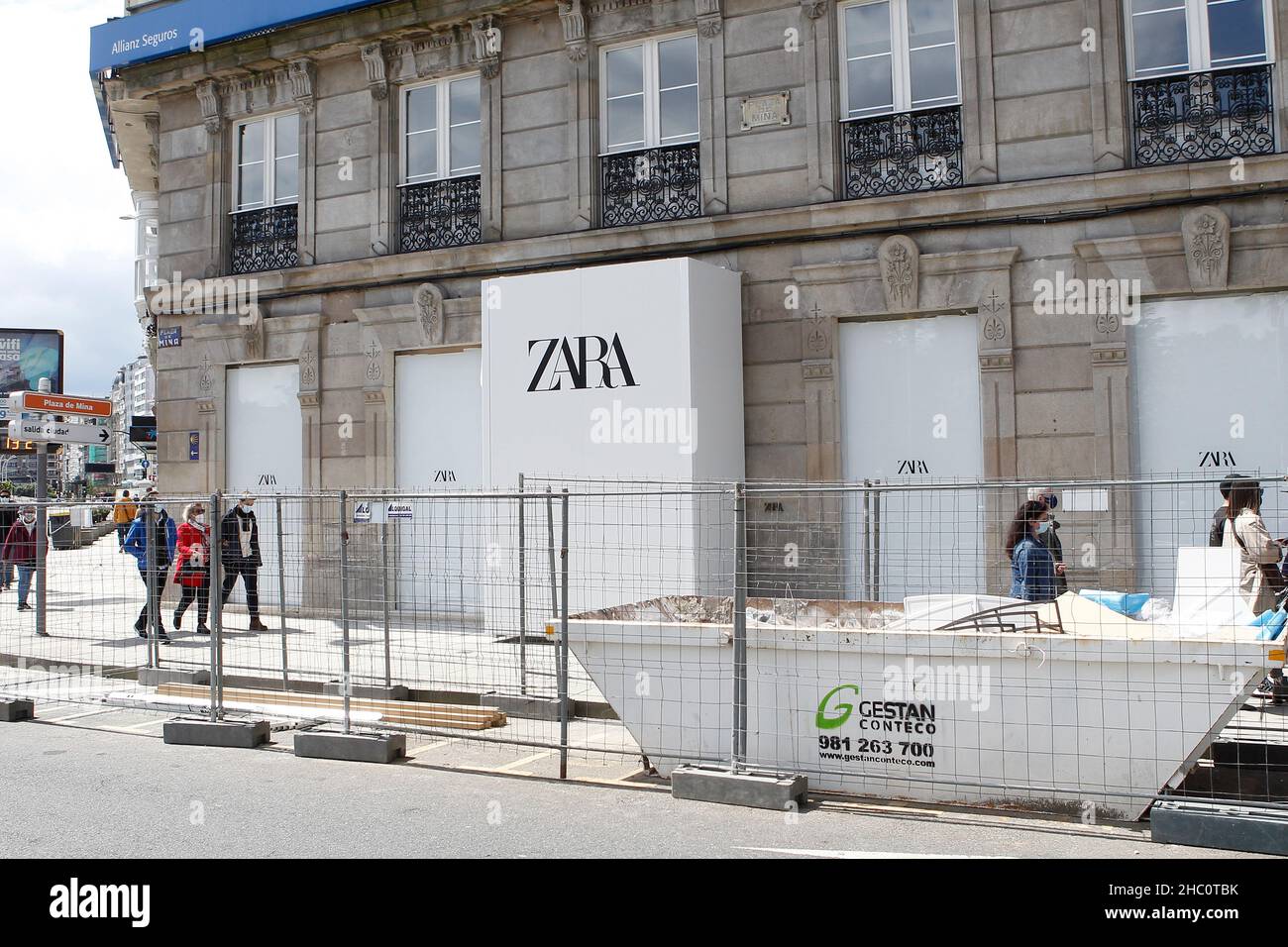 Coruna-Spain. Zara store undergoing remodeling works in the center of A  Coruña on May 1, 2021 Stock Photo - Alamy