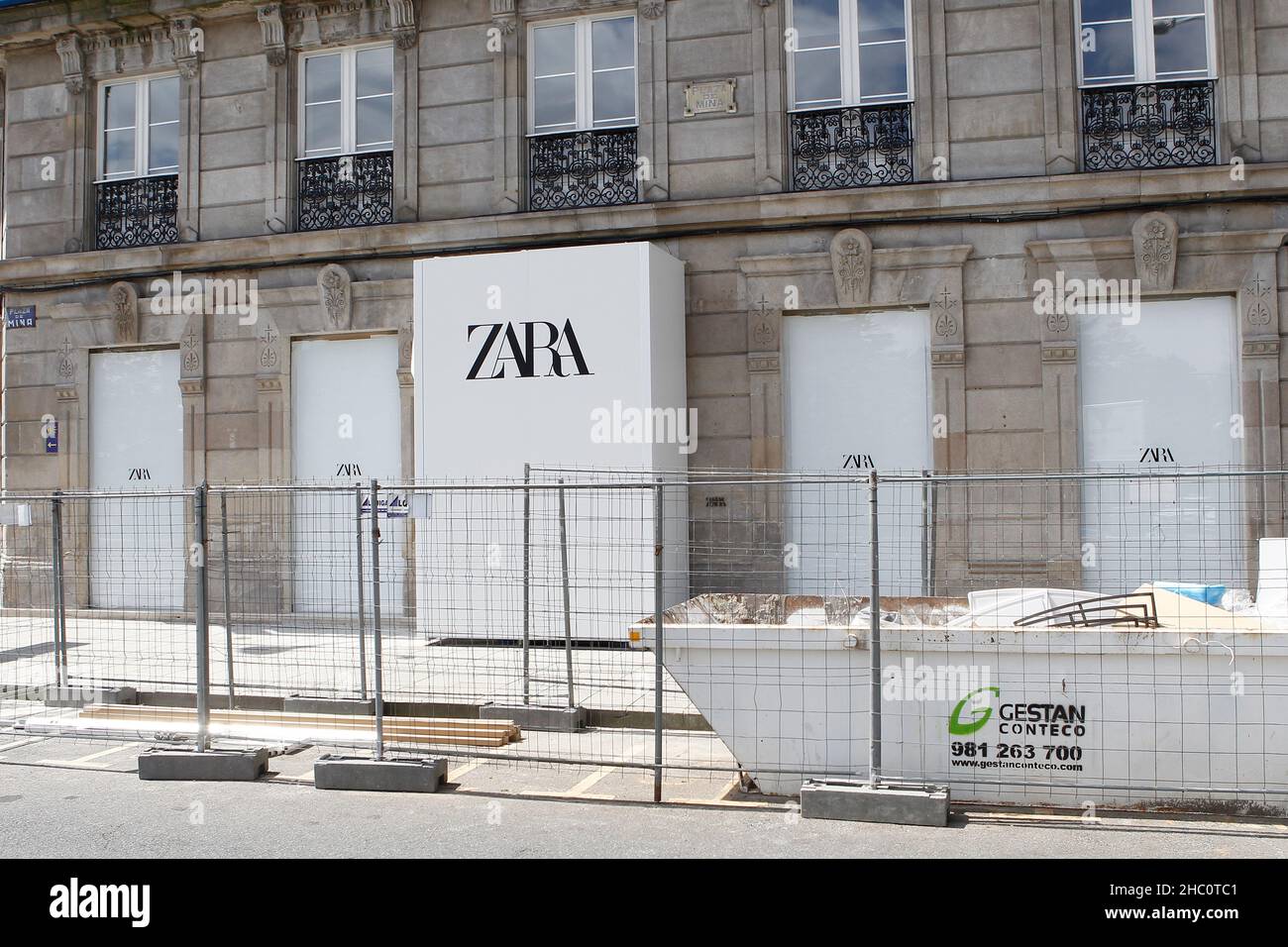 Coruna-Spain. Zara store undergoing remodeling works in the center of A Coruña on May 1, 2021 Stock Photo