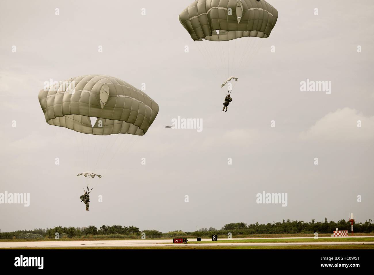 Paratroopers from across the U.S. Army Civil Affairs and Psychological Operations Command (Airborne) participated in airborne operations at Homestead Air Reserve Base, Homestead, Florida,  Nov. 18, 2021.    The event was part of the USACAPOC(A) Airborne Safety Equipment and Evaluation Council hosted by the 478th Civil Affairs Battalion (Airborne), located in Perrine, Florida, 1st Civil Affairs and Psychological Operations Training Brigade. Training opportunities during the week included Jumpmaster Refresher training, the AR-ASEEC, airborne operations and a Deliberate Water Jump to train and ma Stock Photo