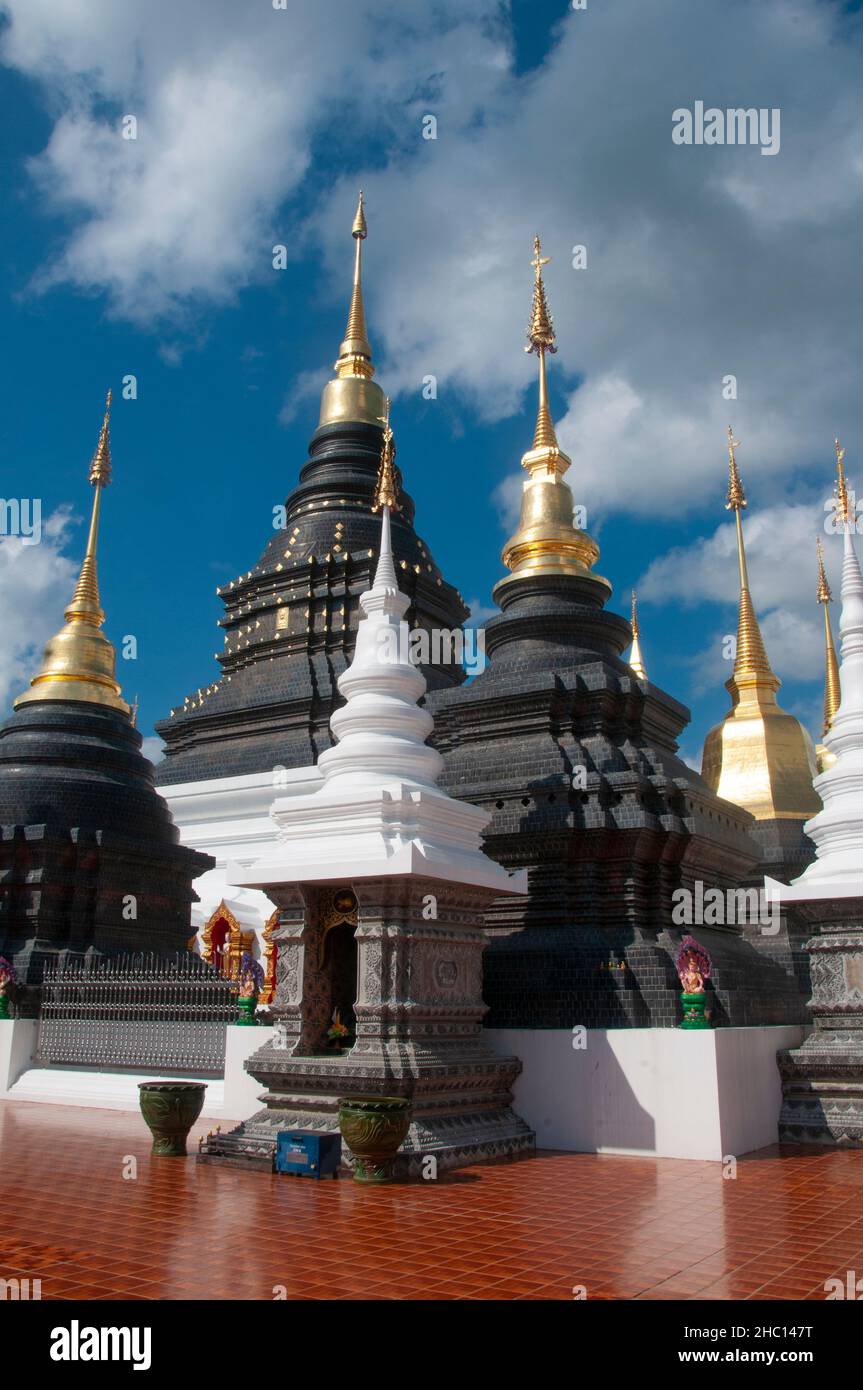 Thailand: Chedis at Wat Ban Den, Ban Inthakin, Mae Taeng District, Chiang Mai. Wat Ban Den, also known as Wat Bandensali Si Mueang Kaen, is a large Buddhist temple complex north of the city of Chiang Mai in Northern Thailand. Stock Photo