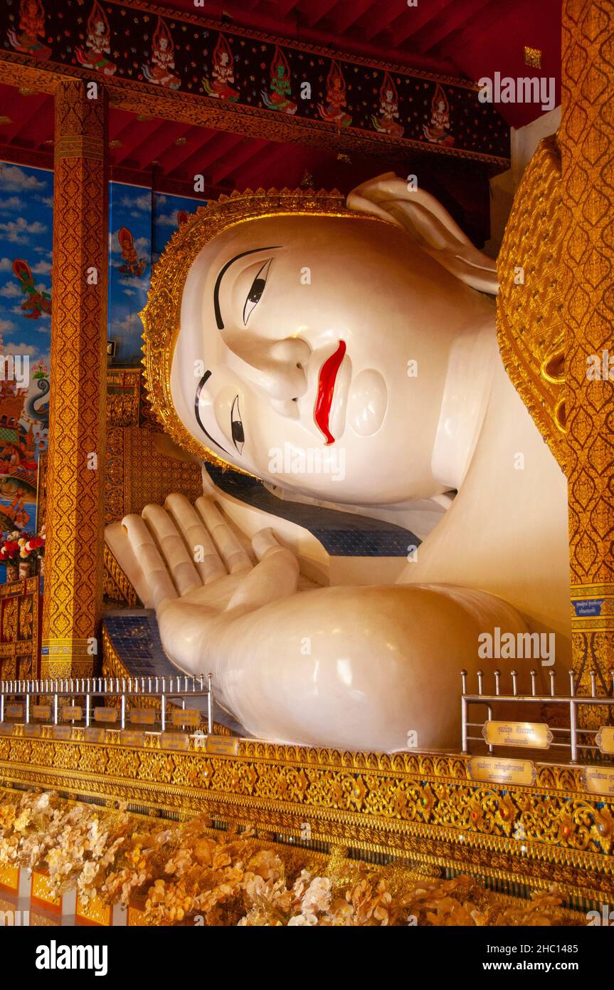 Thailand: Reclining Buddha, Wat Ban Den, Ban Inthakin, Mae Taeng District, Chiang Mai. Wat Ban Den, also known as Wat Bandensali Si Mueang Kaen, is a large Buddhist temple complex north of the city of Chiang Mai in Northern Thailand. Stock Photo