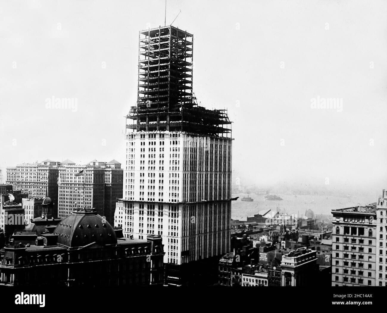 Construction of the Woolworth Building, New York, early 1900s Stock Photo Alamy