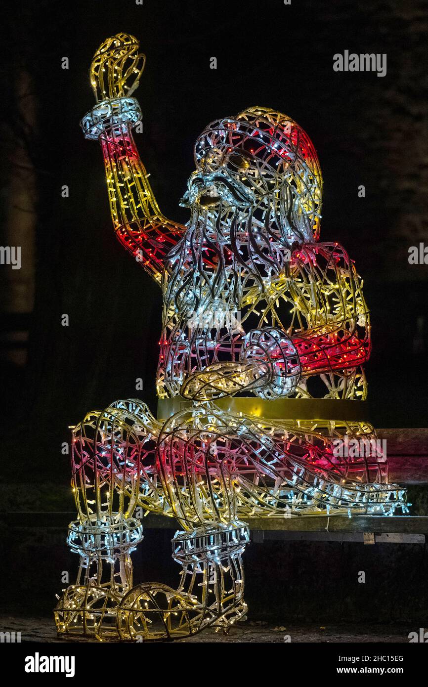 Santa claus sitting on a bench hi-res stock photography and images - Alamy