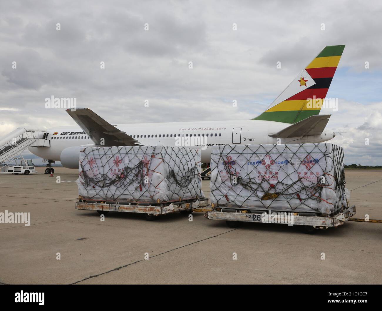 Harare, Zimbabwe. 20th Dec, 2021. A batch of COVID-19 vaccine donated by China arrives at Robert Gabriel Mugabe International Airport in Harare, Zimbabwe, on Dec. 20, 2021. Zimbabwe on Monday received a batch of Sinovac COVID-19 vaccine donated by China, which will boost the country's vaccination campaign as it battles the fourth wave of COVID-19 pandemic. Credit: Zhang Yuliang/Xinhua/Alamy Live News Stock Photo